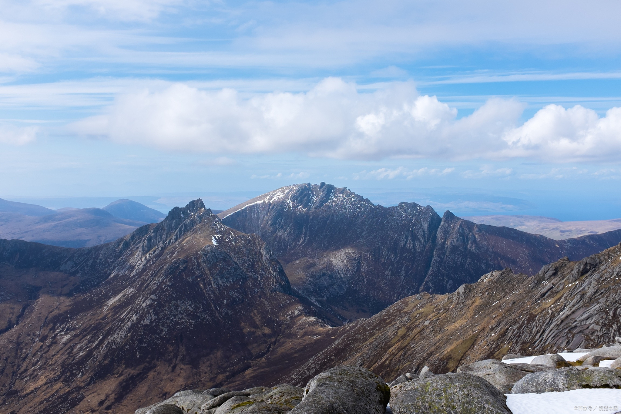 站在山巅喊山诗歌