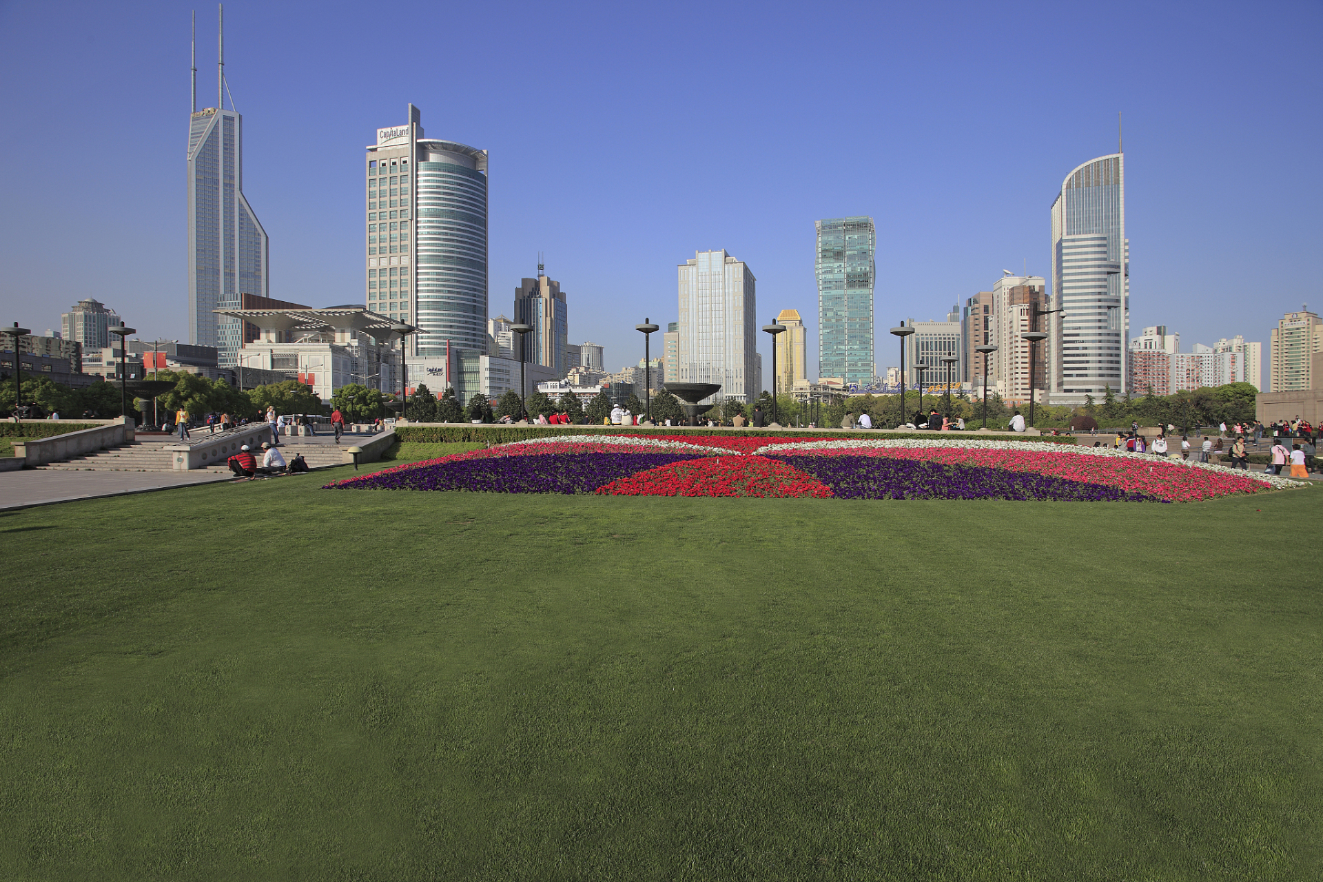 仲夏消暑季#夏天去哪玩:南京市民广场夏季是南京现代氛围的好地方.