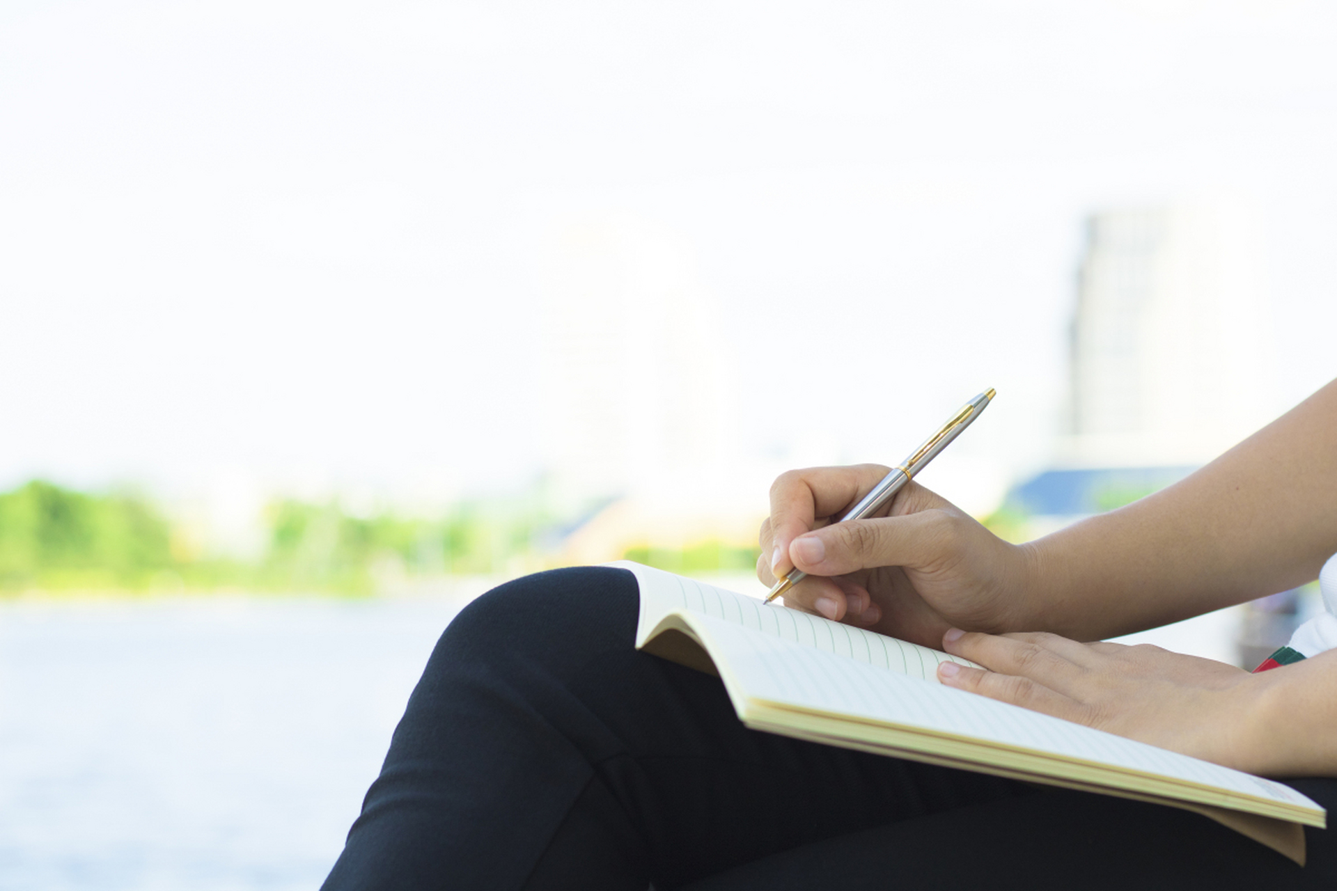 大学生如何提高写作水平# #知识校园# #跨年创作挑战赛#   嘿,我释貂