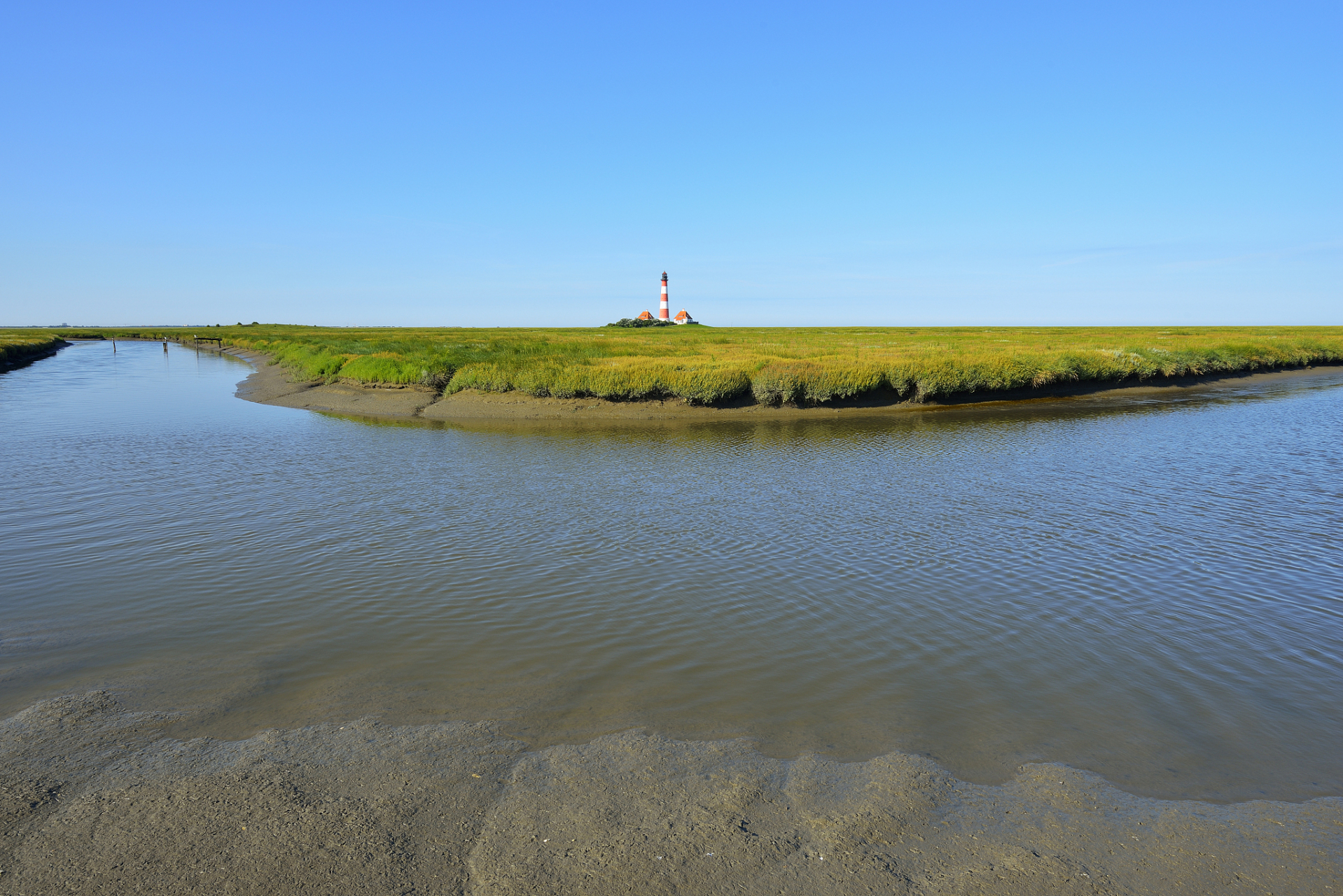 内蒙古自治区乌兰察布市岱海旅游区,是一个融合了自然风光,人文景观和