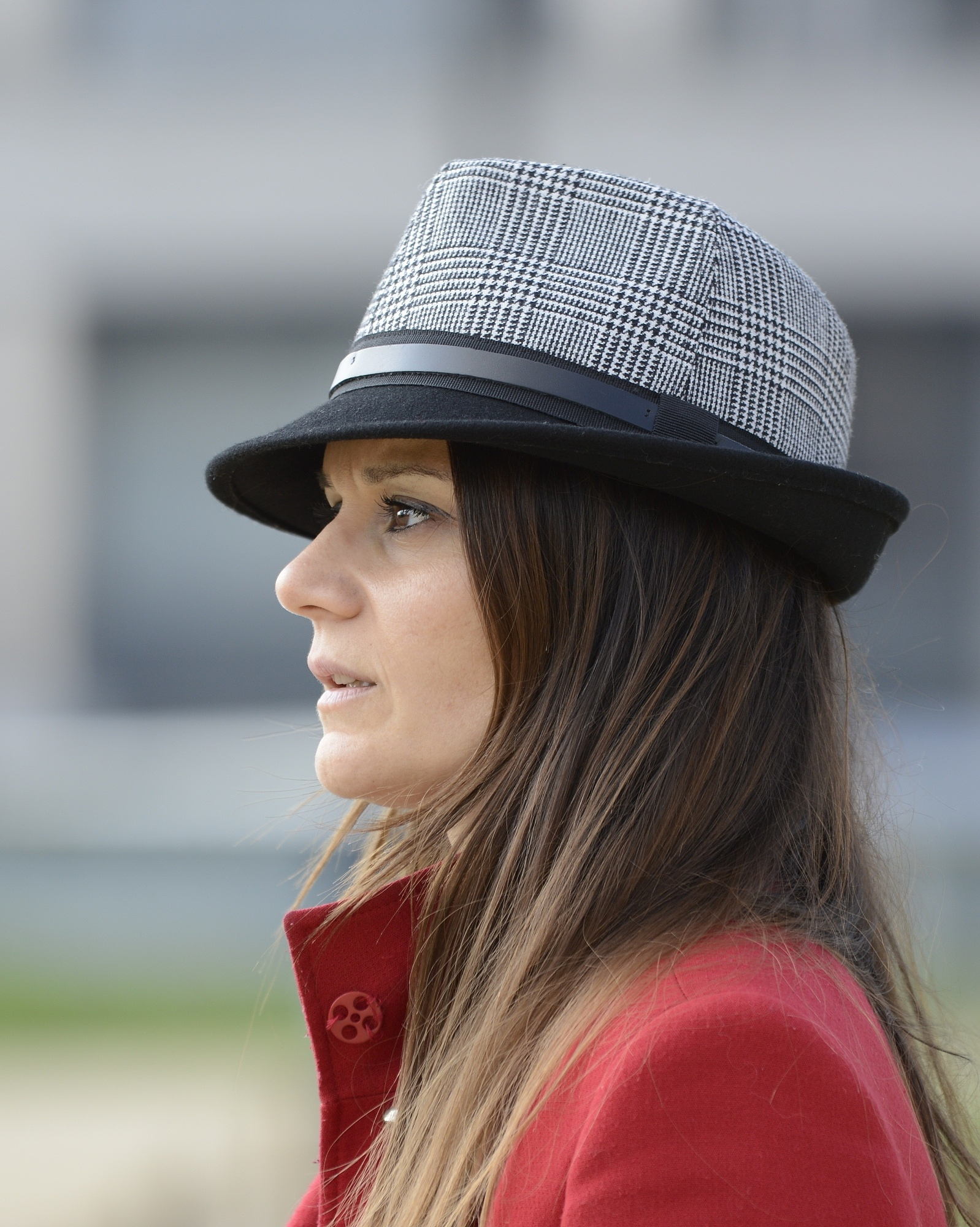 劝你少戴棒球帽!今年流行"法式宽檐帽",看素人街拍这样穿多美