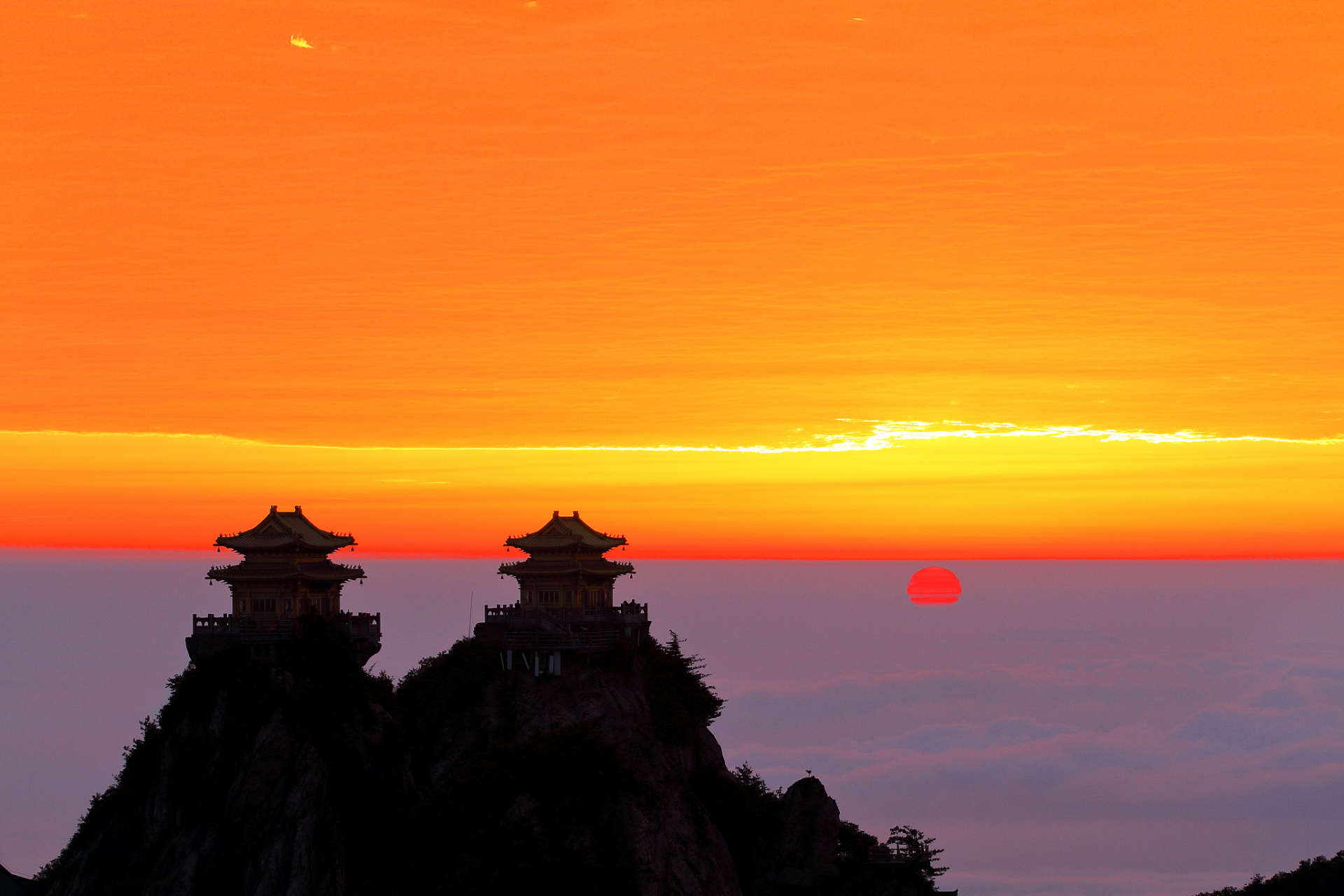 你试过爬六七个小时的泰山去看日出吗?实话告诉你,那真不是一般的累!