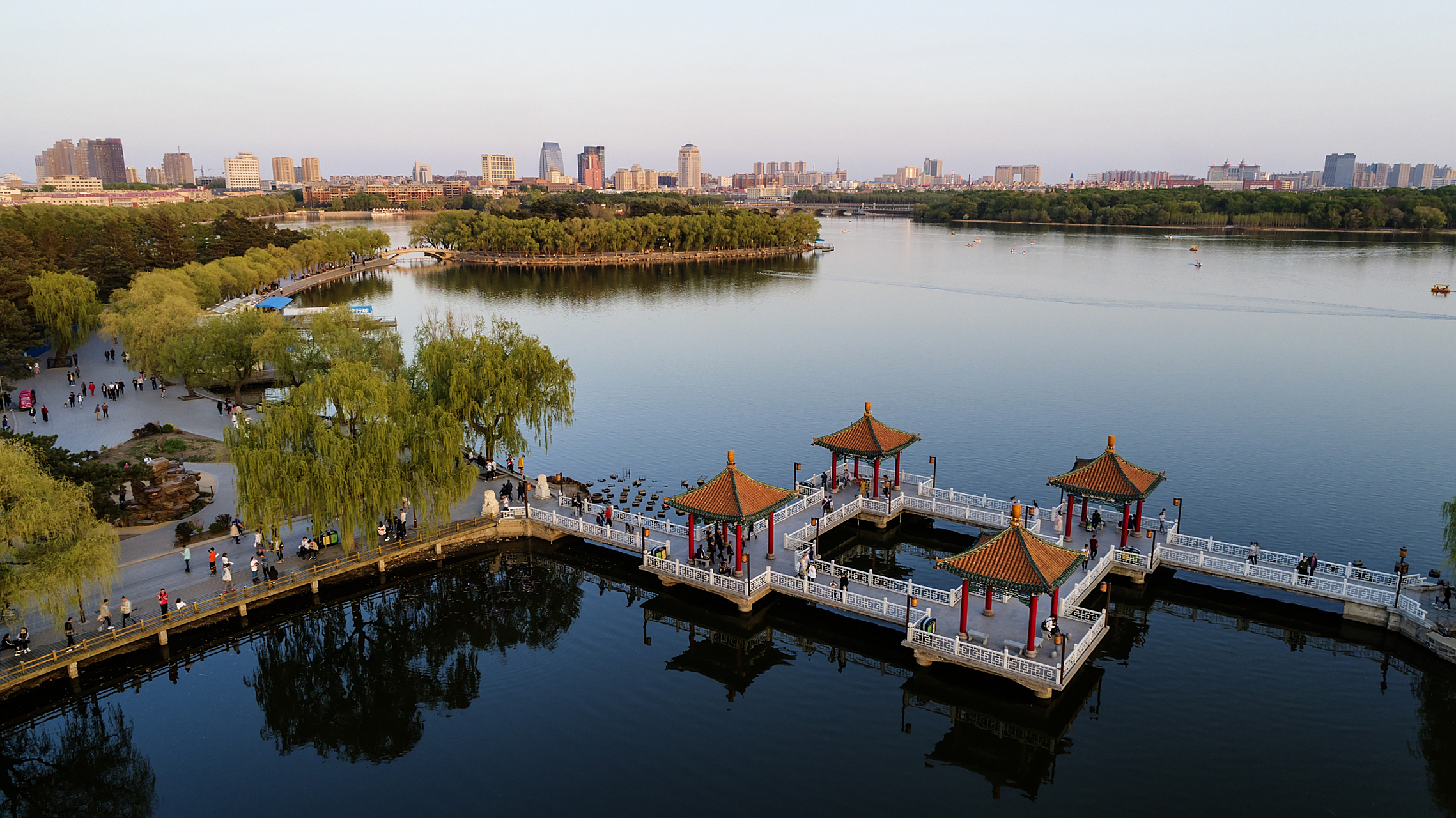 【山东聊城东昌湖旅游攻略】  东昌湖,位于山东省聊城市东昌府区,是