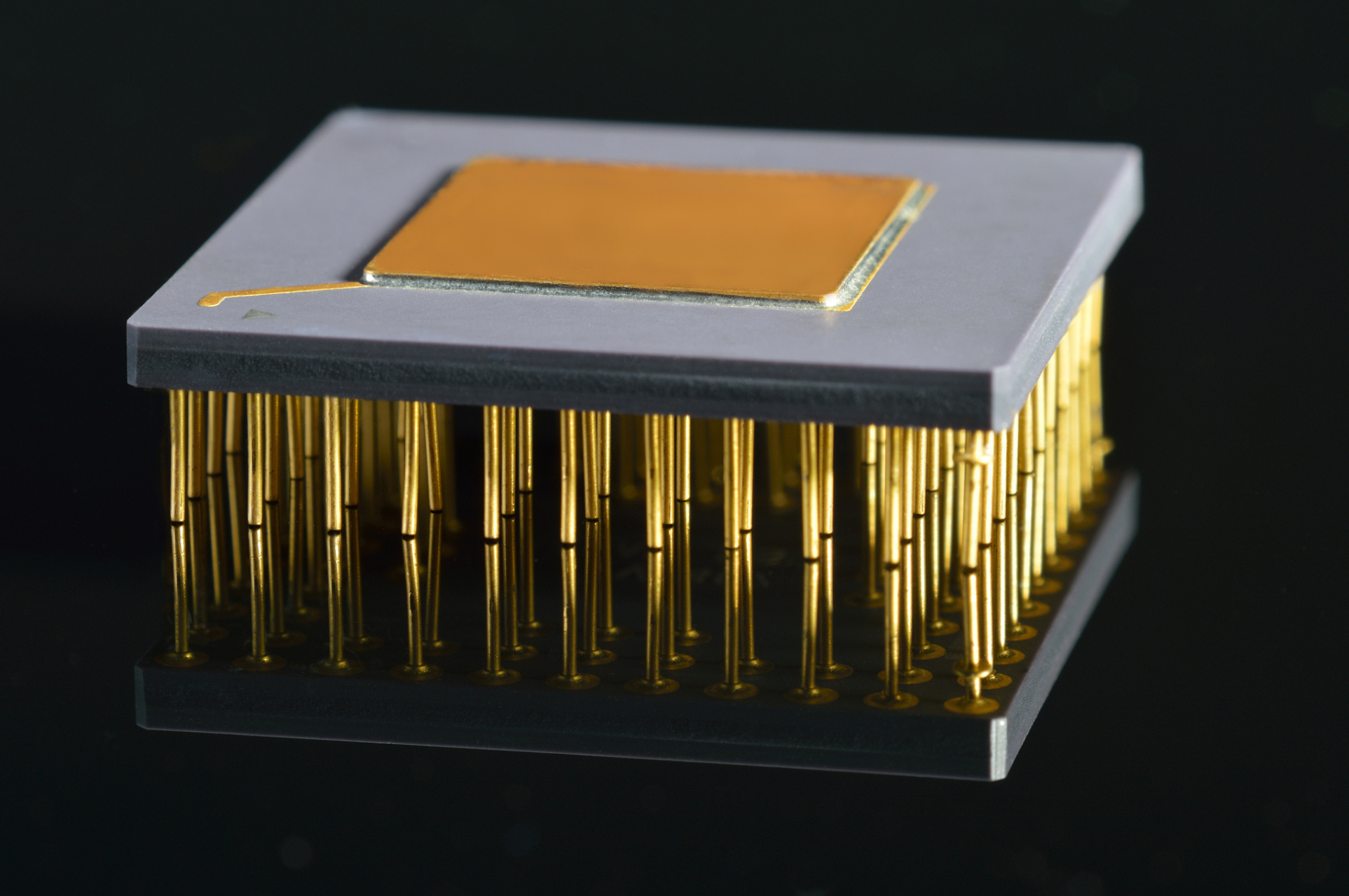 又一风口:"硅光模块"第一黑马股万亿估值,北向资金