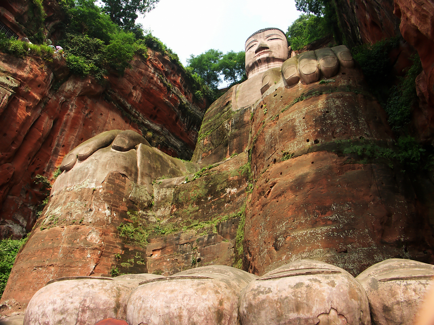 乐山大佛被卖惊动网友,景区称是正常出让经营权,与楼市下跌无关