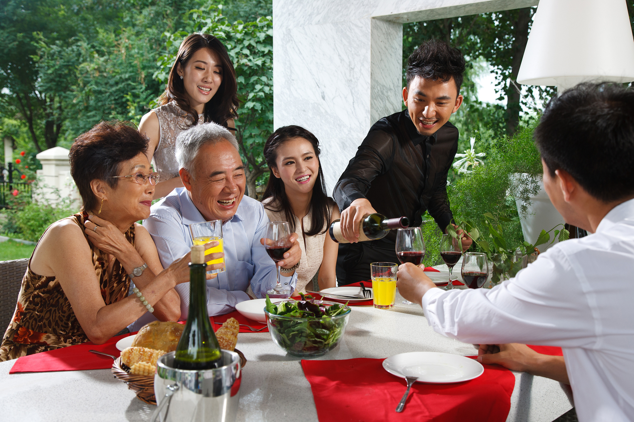 新年家庭聚会饭桌讲话图片