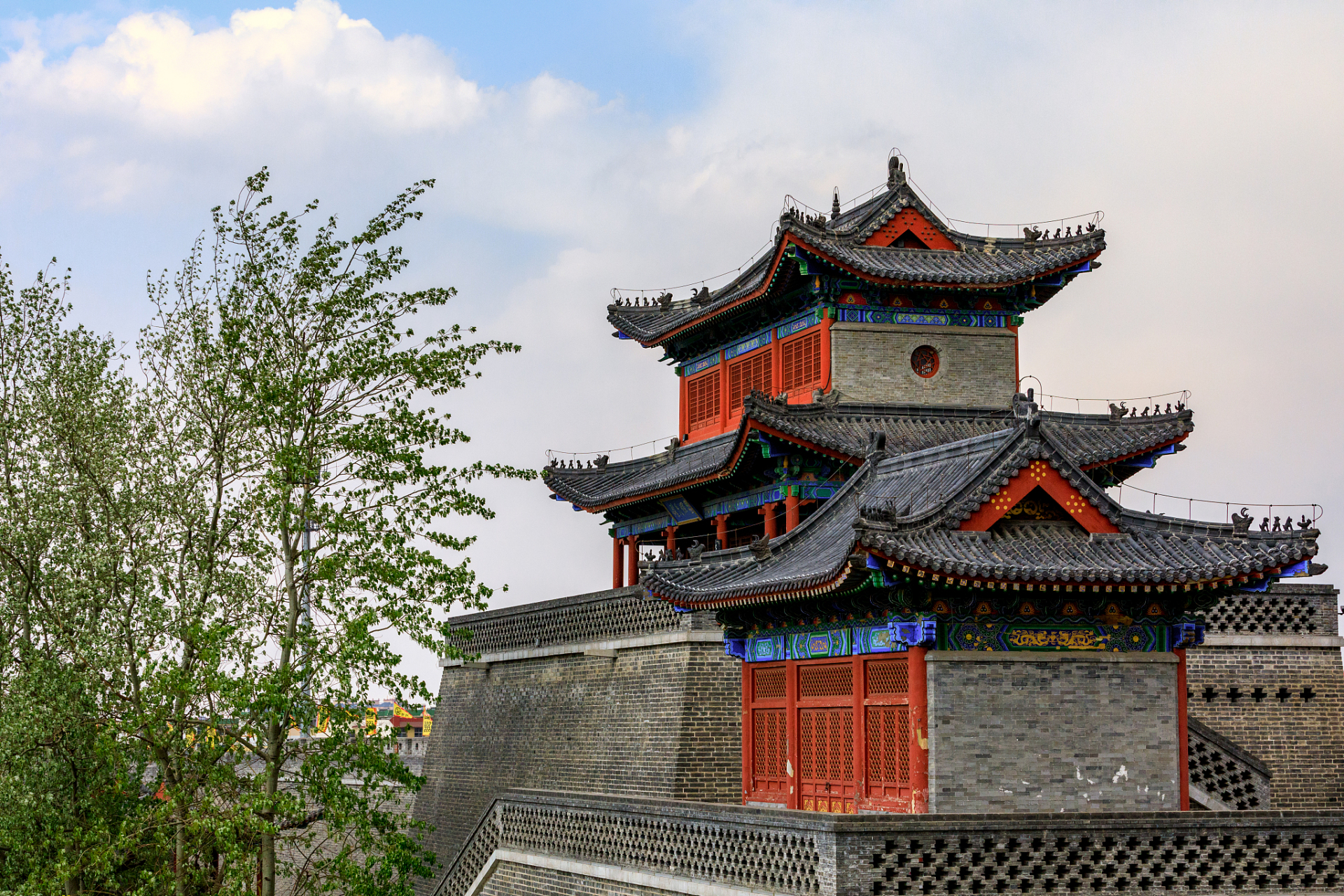 青州阜财门城楼是青州古城的重要地标,见证了青州历史变迁.