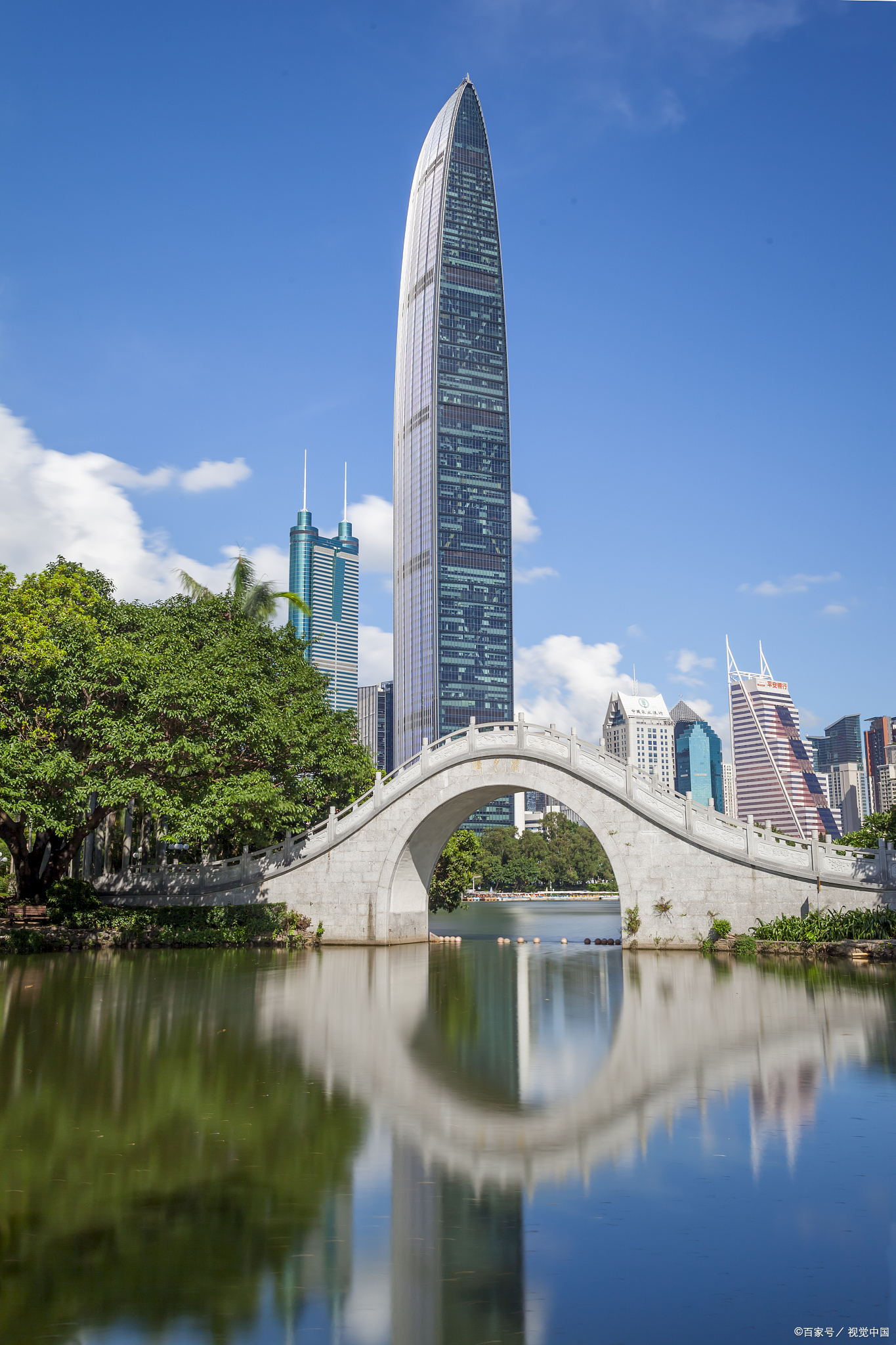 住在深圳,这座被誉为"中国硅谷"与"创新之都"的现代化大都市,无疑是一