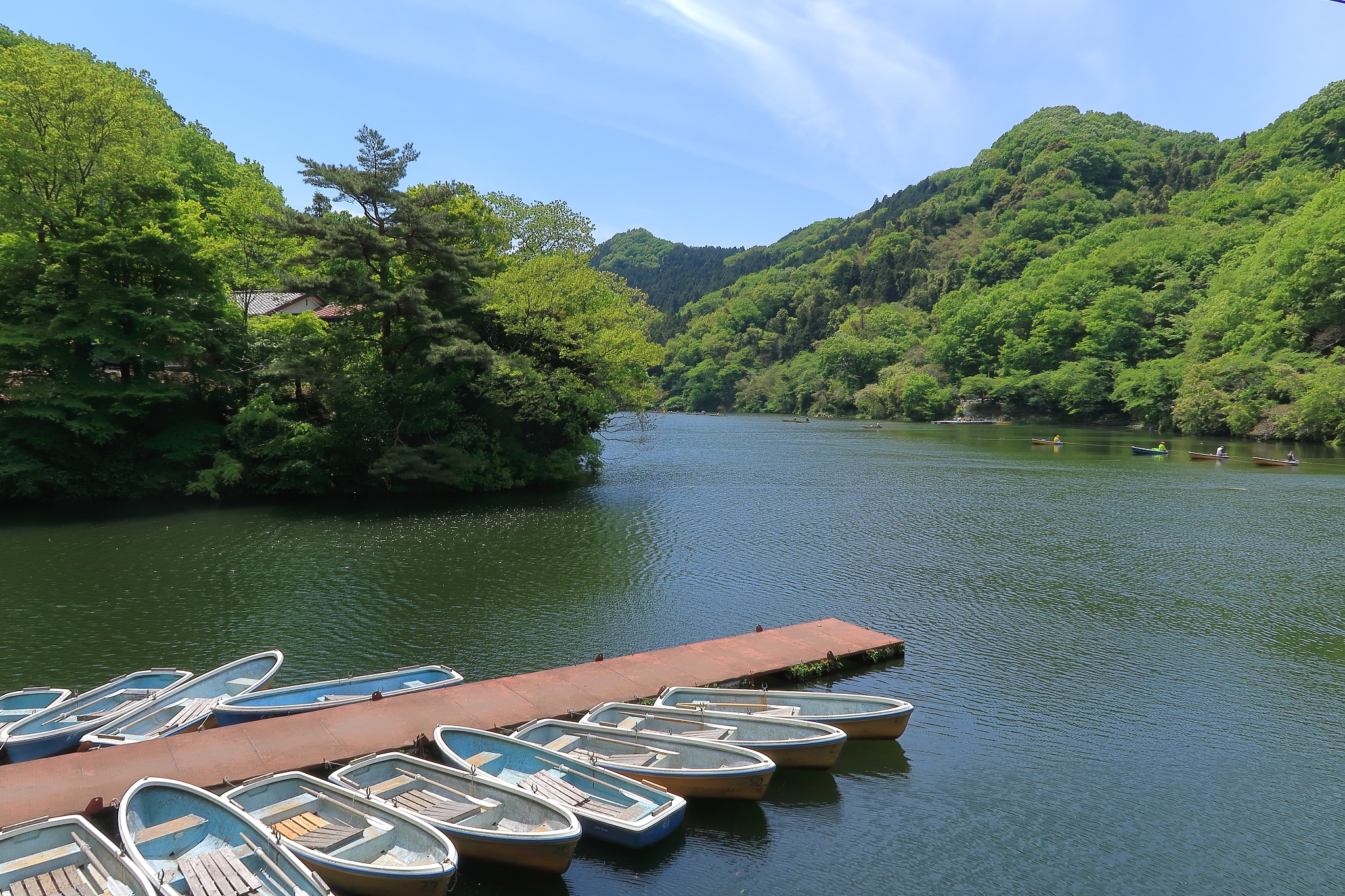 天台山脚下的世外桃源,寒山湖的清澈湖水和群山苍翠,流连忘返