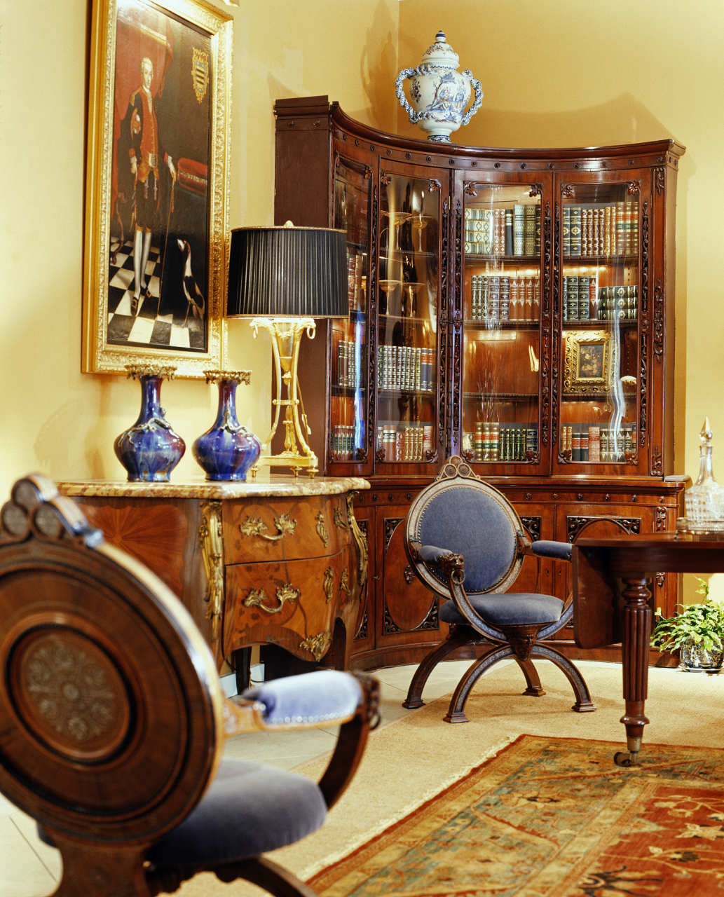 利用欧式古典元素设计书房可以为空间增添一种优雅和精致的氛围