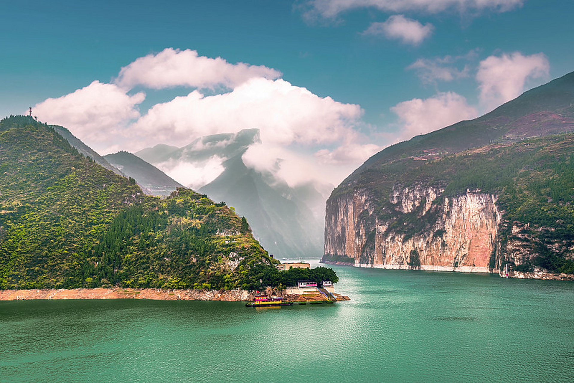 夔门位于重庆市奉节县,是长江三峡西起点的第一道门户.