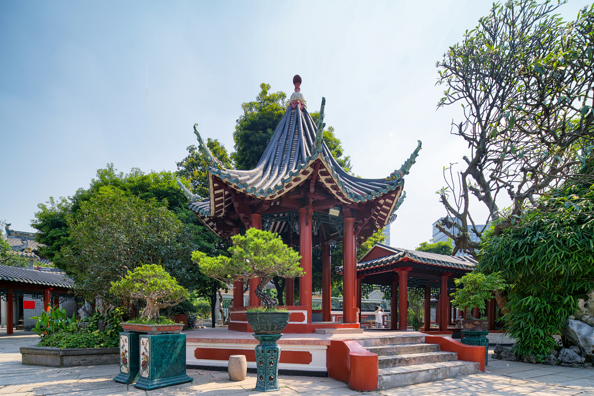 古华公园是上海一座备受青睐的公园,园区景点多如牛毛,风格属于典型的