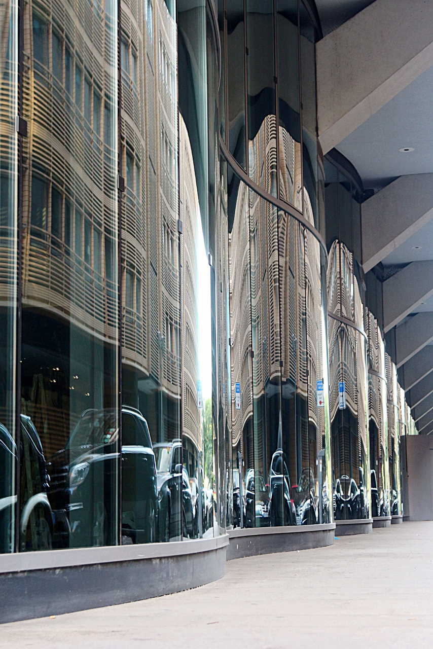 上海玻璃博物馆是一座以玻璃艺术为主题的特色博物馆.