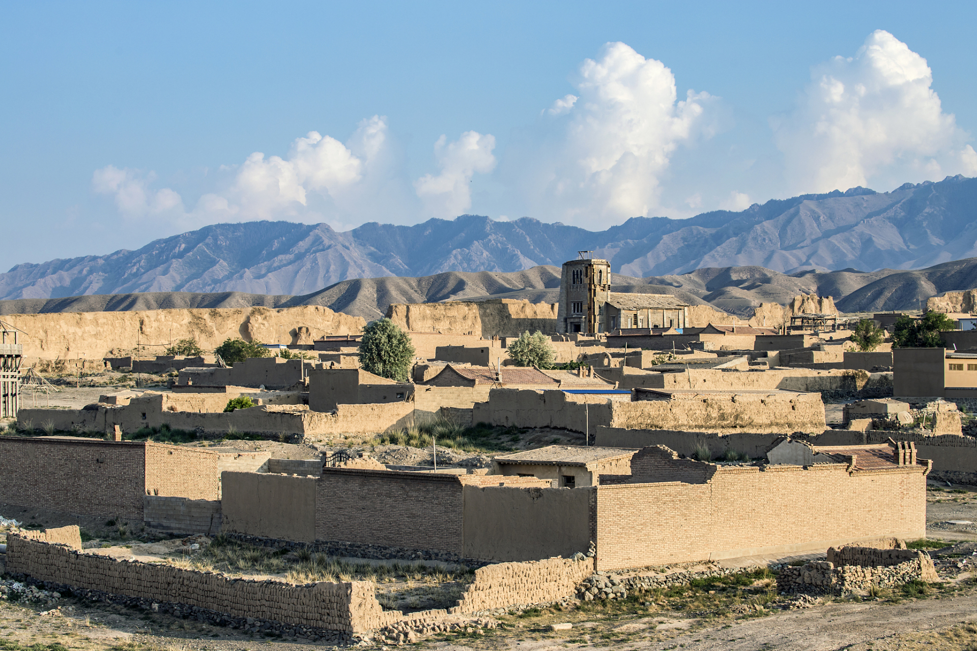 嬉行记# 敦煌安西桥湾城位于中国甘肃省敦煌市,是一座历史悠久,文化