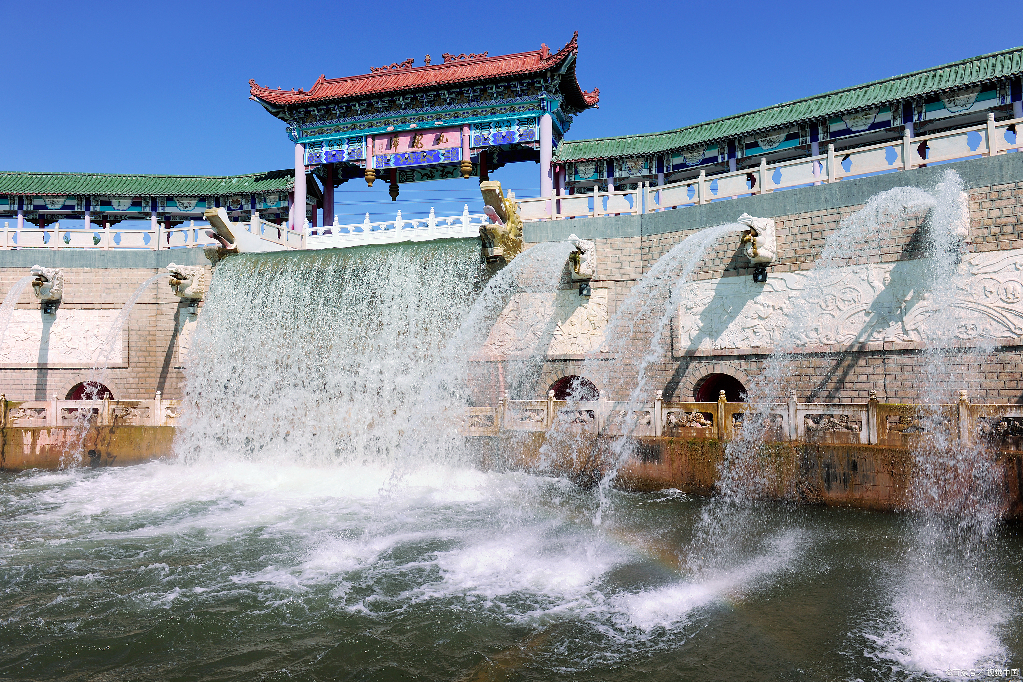 克拉玛依黑油山,石油不用开采自己往外冒,还有这样的好事吗?