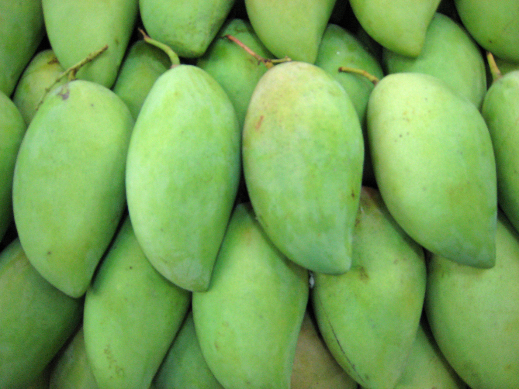 但熟透且种植环境良好的鹰嘴芒口感温暖甜美.