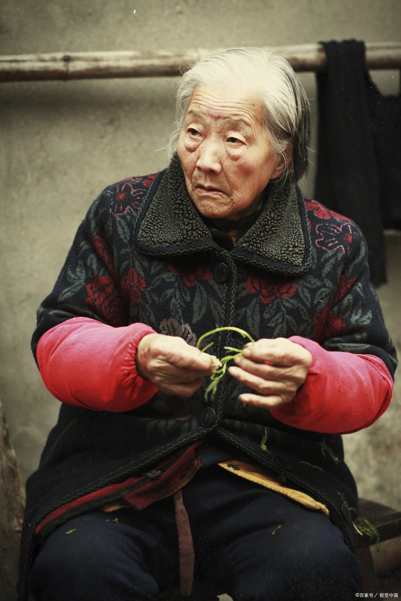 苍老孤独的老人的图片图片