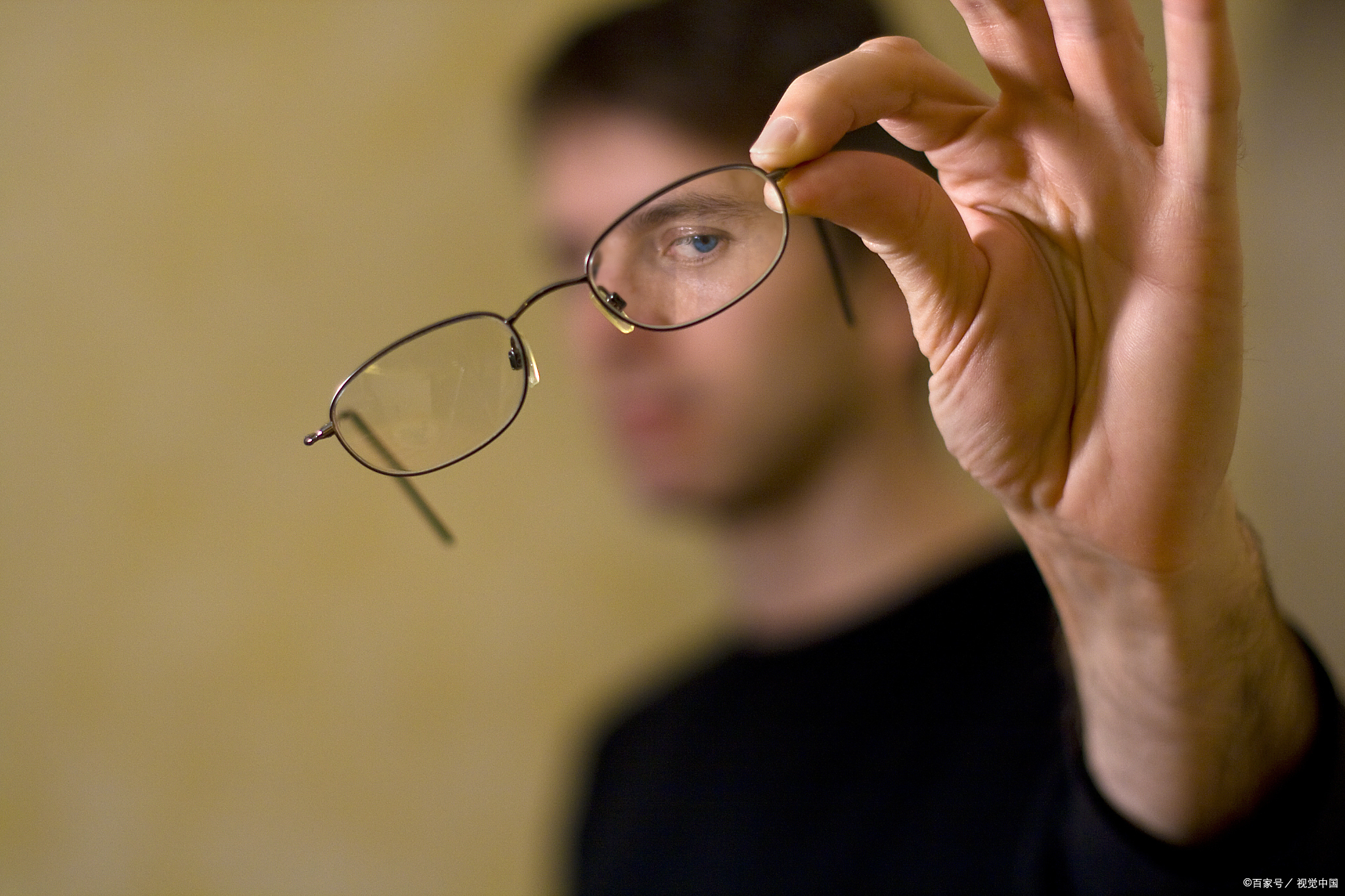 眼睛看东西花,模糊是怎么回事?问题可能出在这!