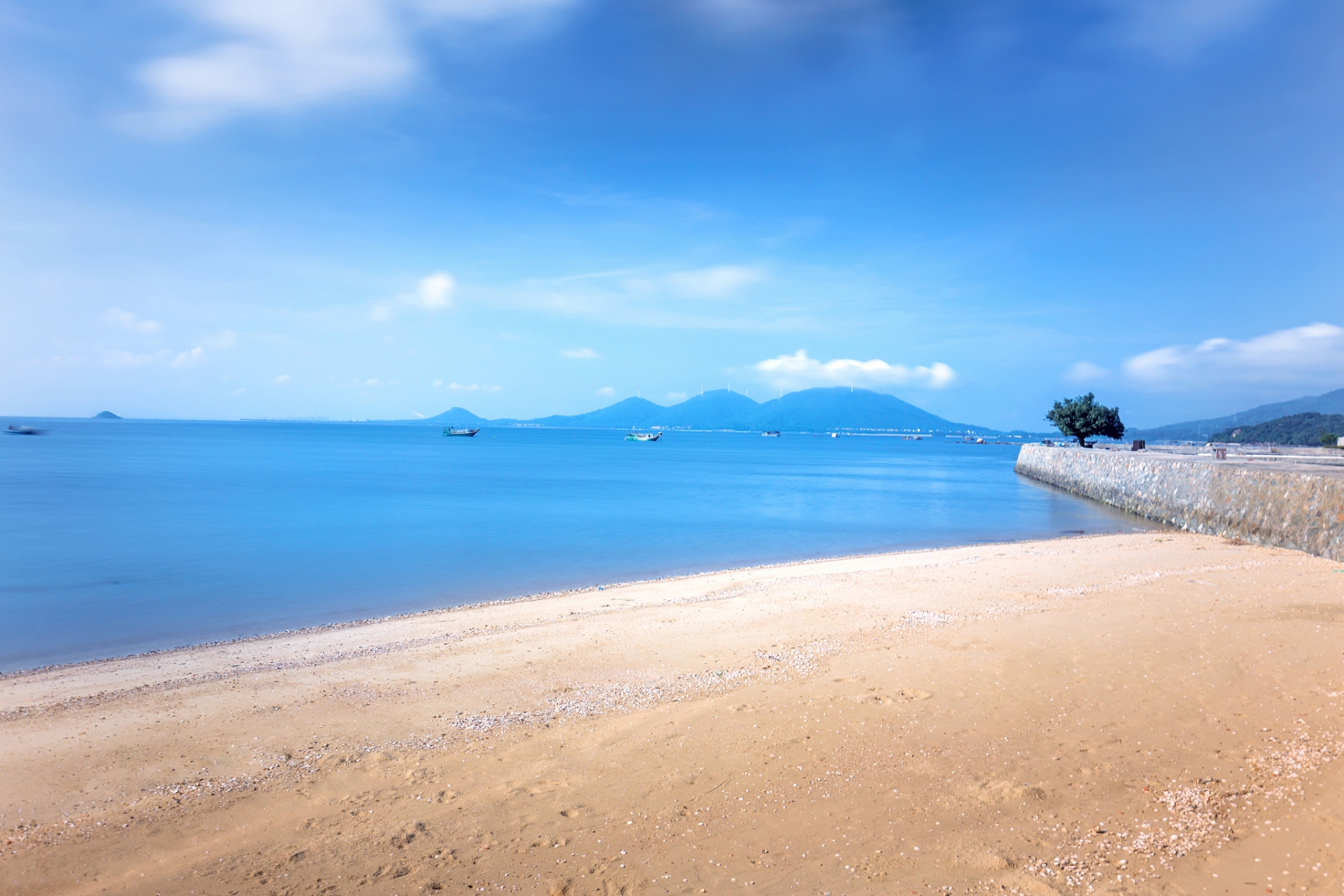 海陵岛隶属阳江市江城区海陵岛经济开发试验区,是广东第四大海岛,位于