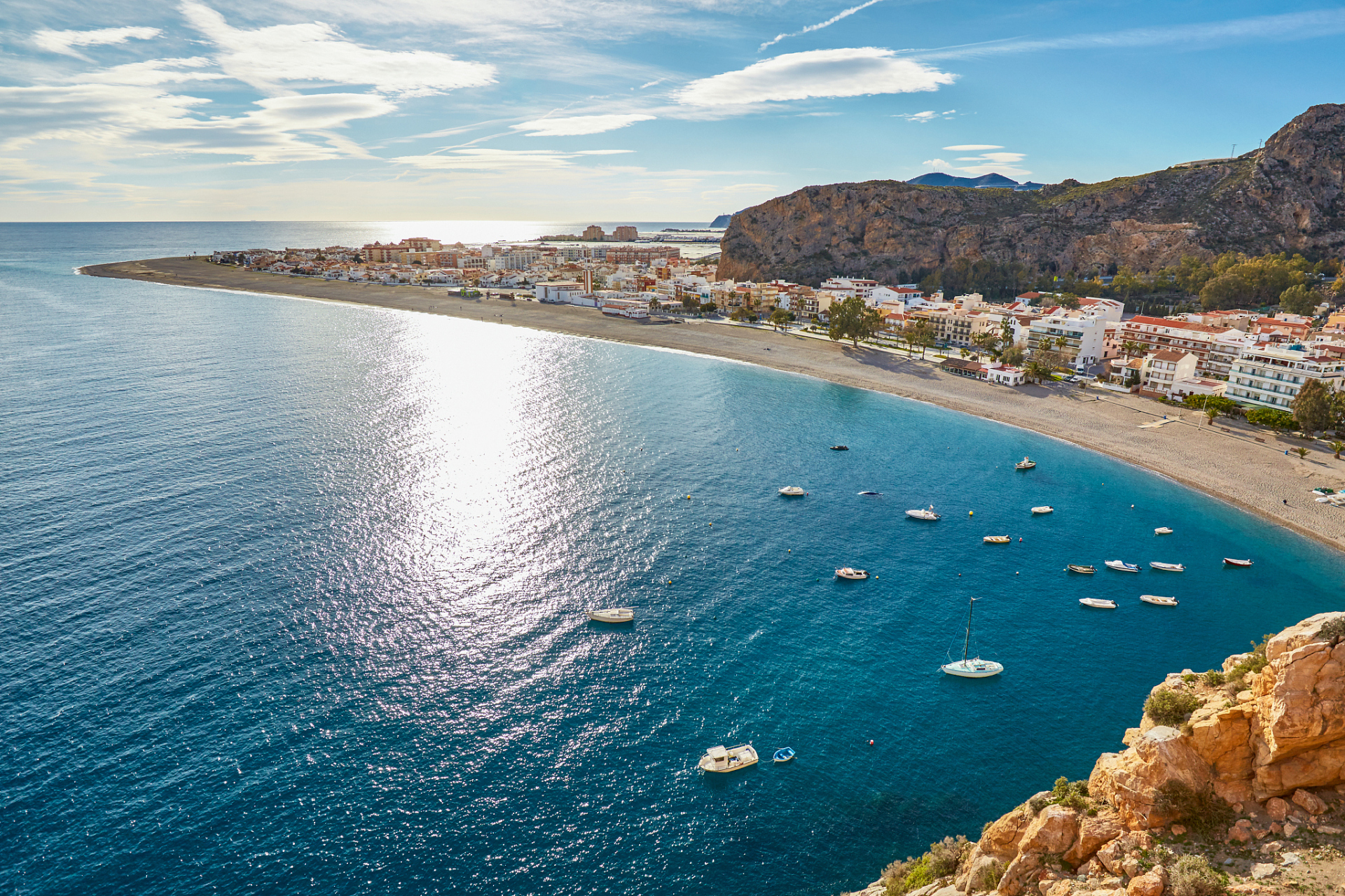 以阳光沙滩著称的西班牙太阳海岸2006年接待了900多万游客,成为欧洲