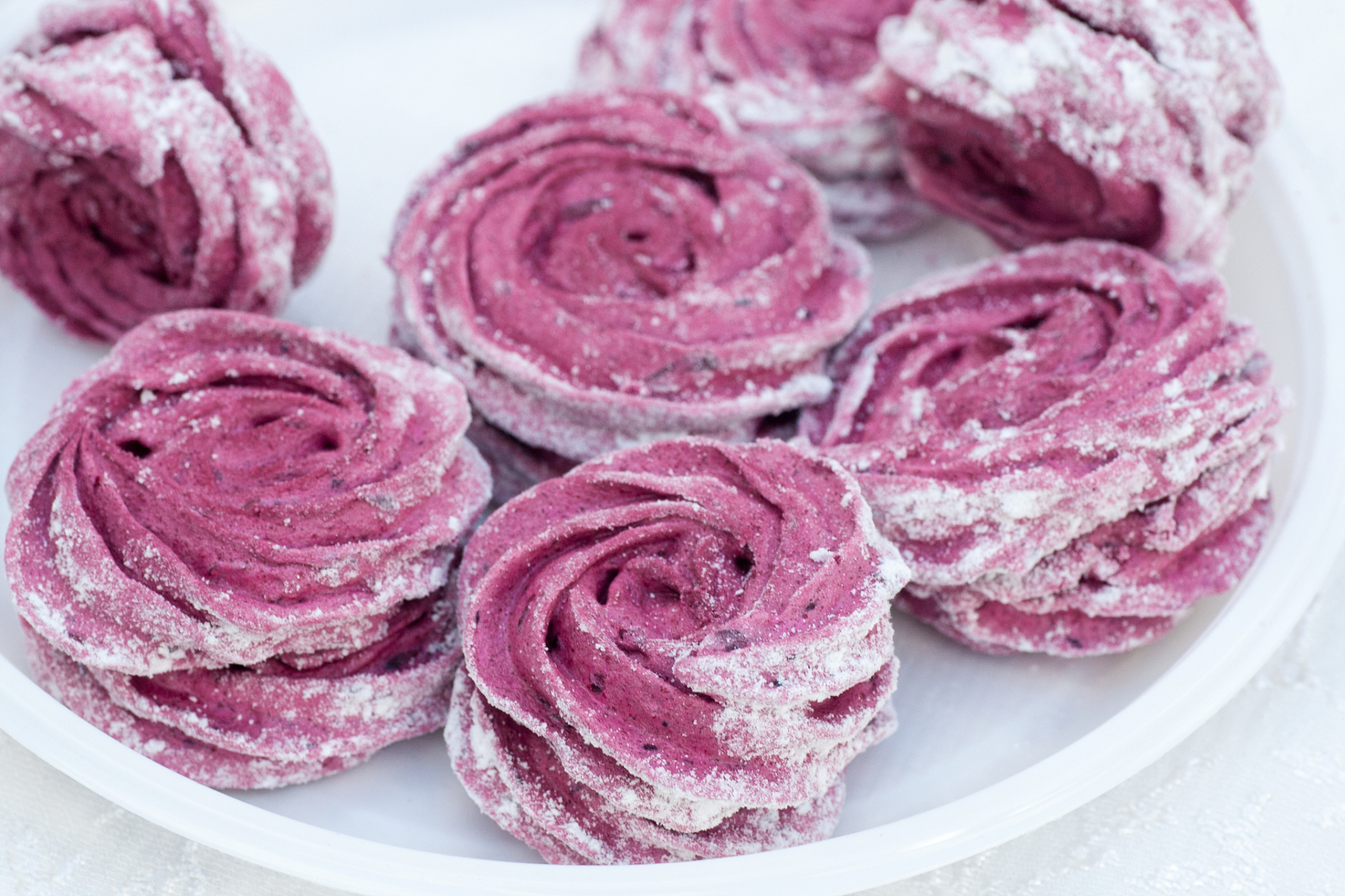 紫薯酥饼——口感酥脆,紫薯香浓  关注我,分享更多美味家常菜品: 今天