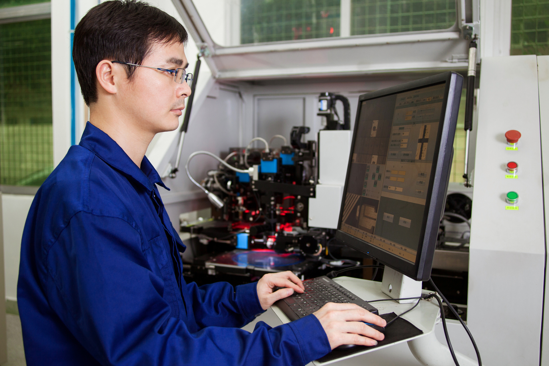 电子技术应用专业是一个涉及电子技术和应用的专业,学生可以通过学习