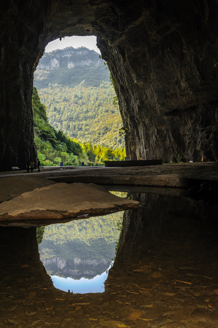 腾龙洞风景名胜区,是国家地质公园,距湖北恩施州利川市城区6公里,景区