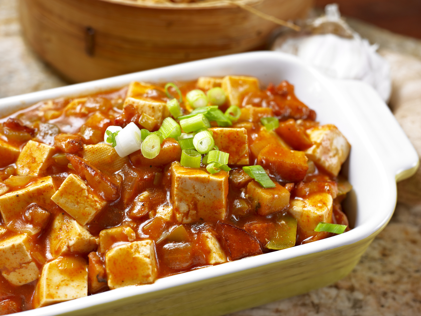 排骨蒸豆腐是一道色香味俱佳的家常菜,将豆腐和排骨完美结合,经过蒸煮