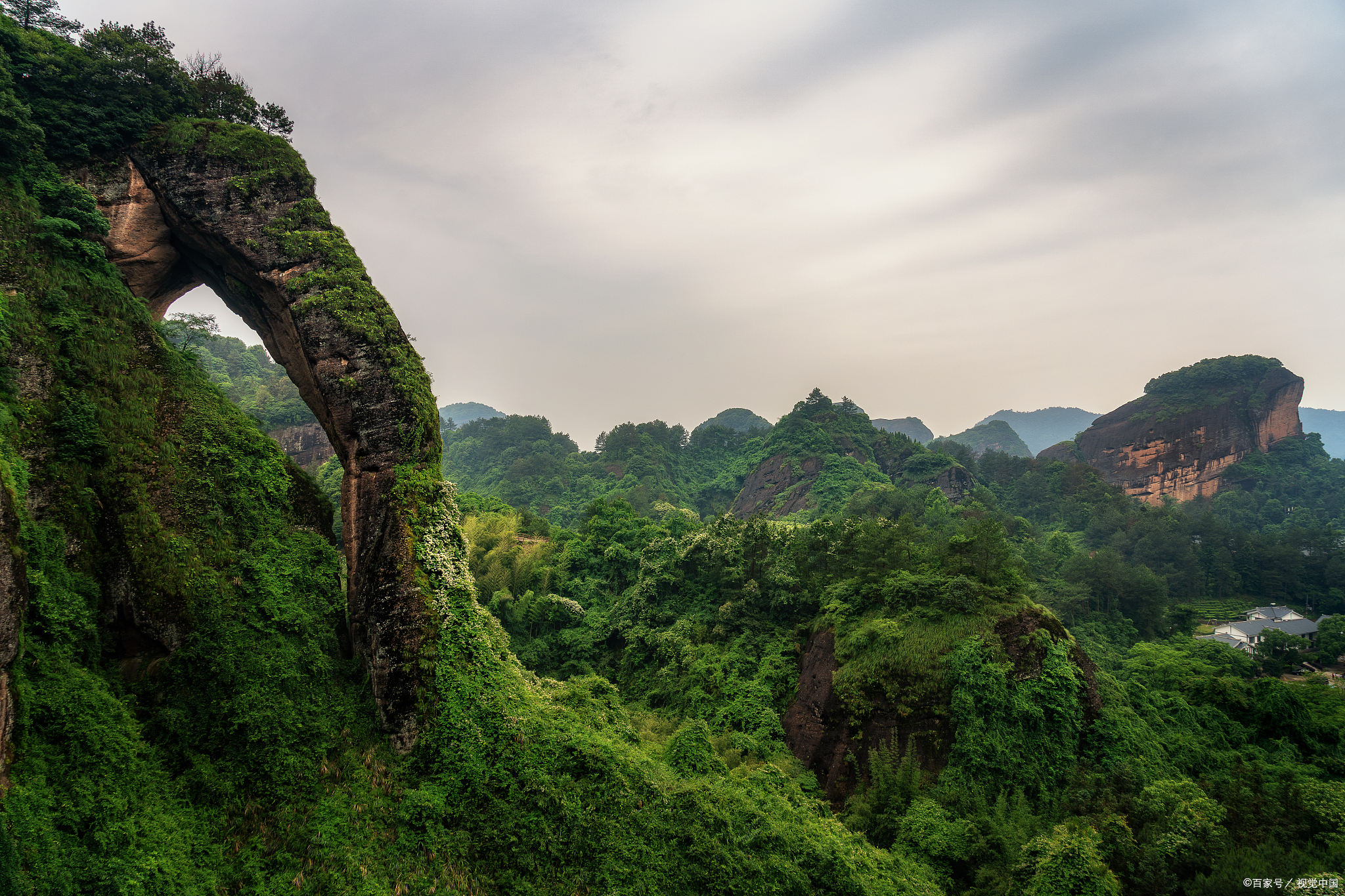 龙虎山风景区:丹霞之韵,道教之源,探索自然与文化的完美融合  你是否