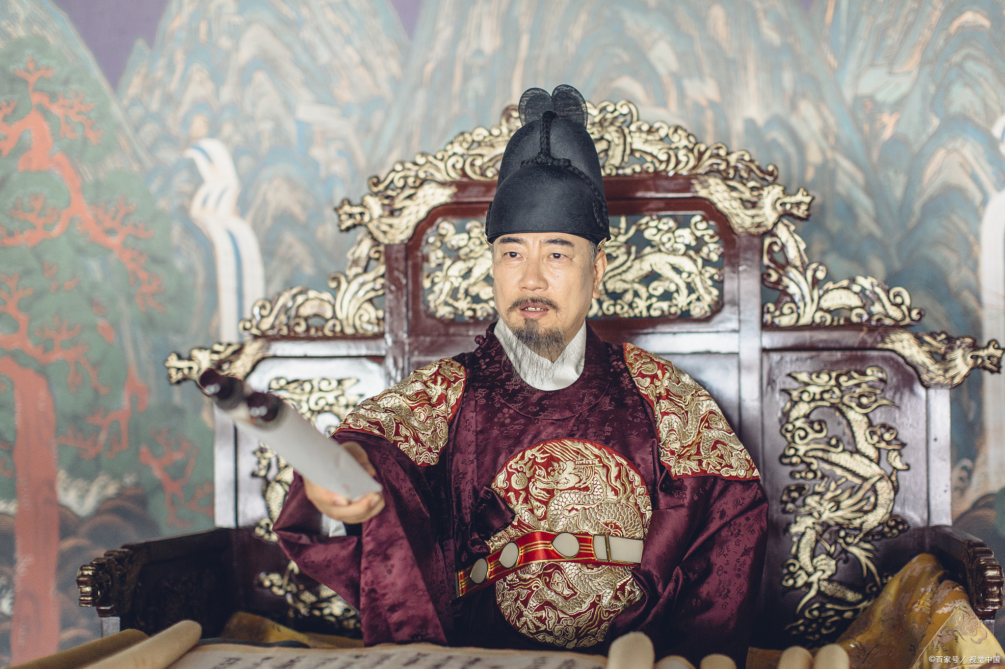 公元 1435 年,明宣宗朱瞻基突发疾病不幸驾崩,宫廷内突然传出太后张氏