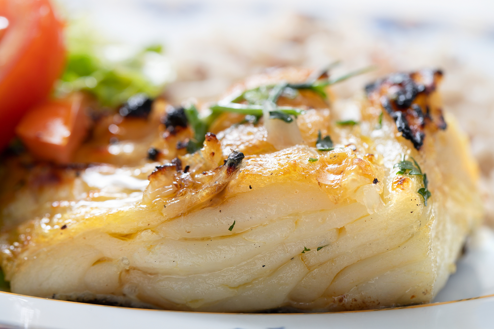 三水美食中的挞沙鱼上海人叫"舌鳎鱼".这种海鱼肉质细腻光洁,鱼刺少,