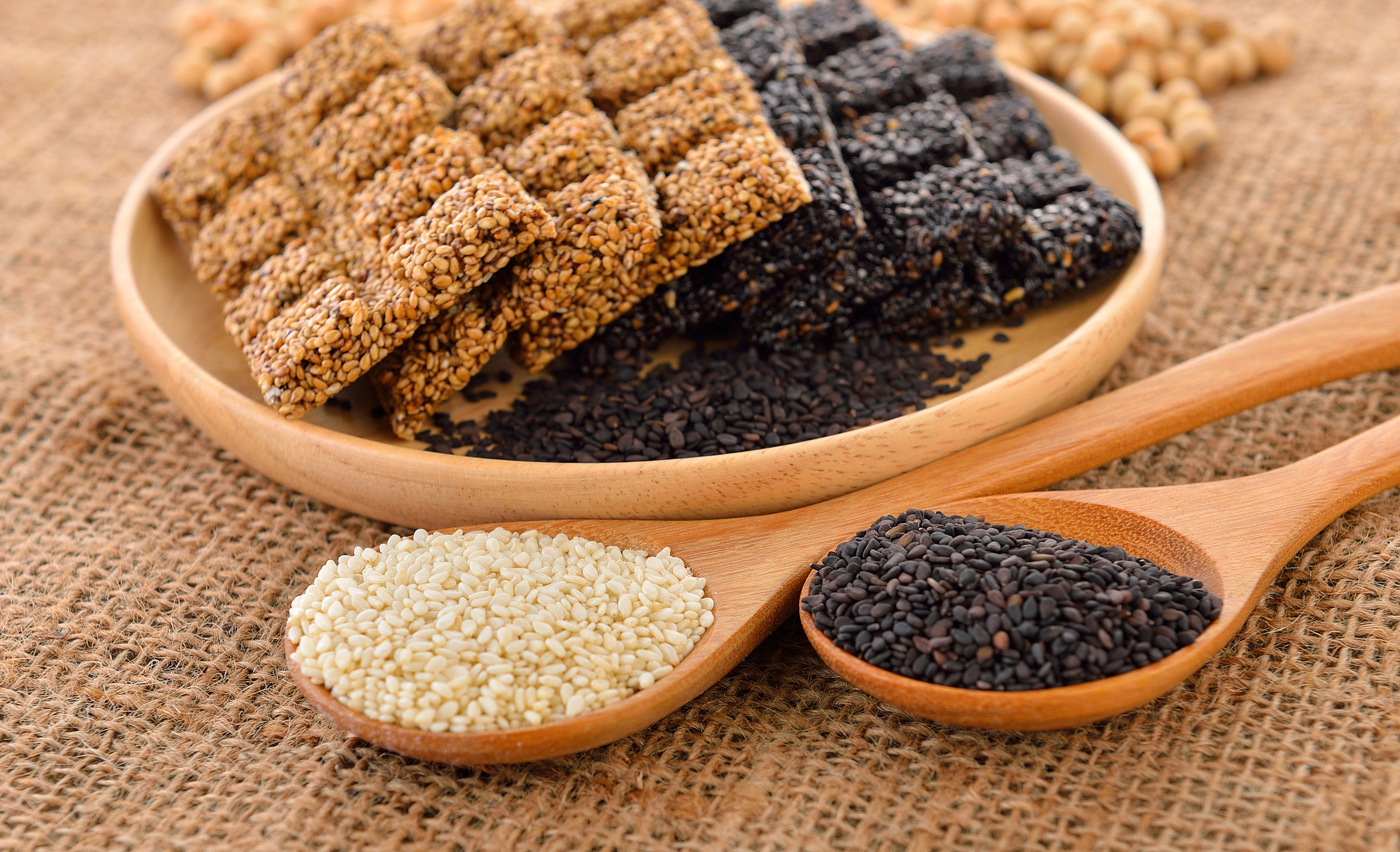 芝麻怎样吃才更抗衰老  人们吃芝麻通常就4种方式:芝麻酱,芝麻油,芝麻