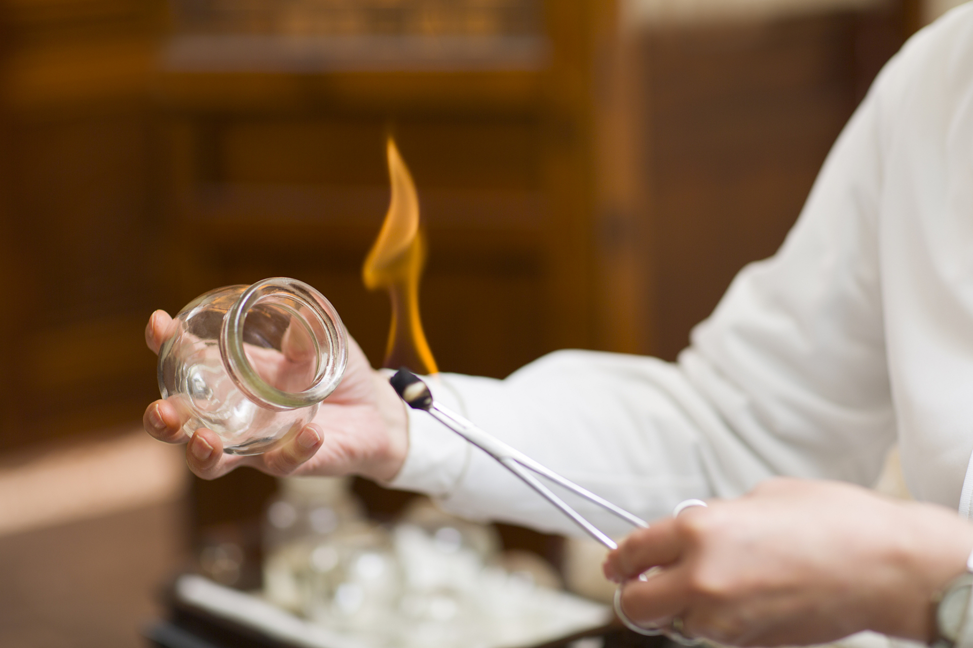 女的去找男的拔,没去过拔罐,有没有人告诉我,都是男的吗?