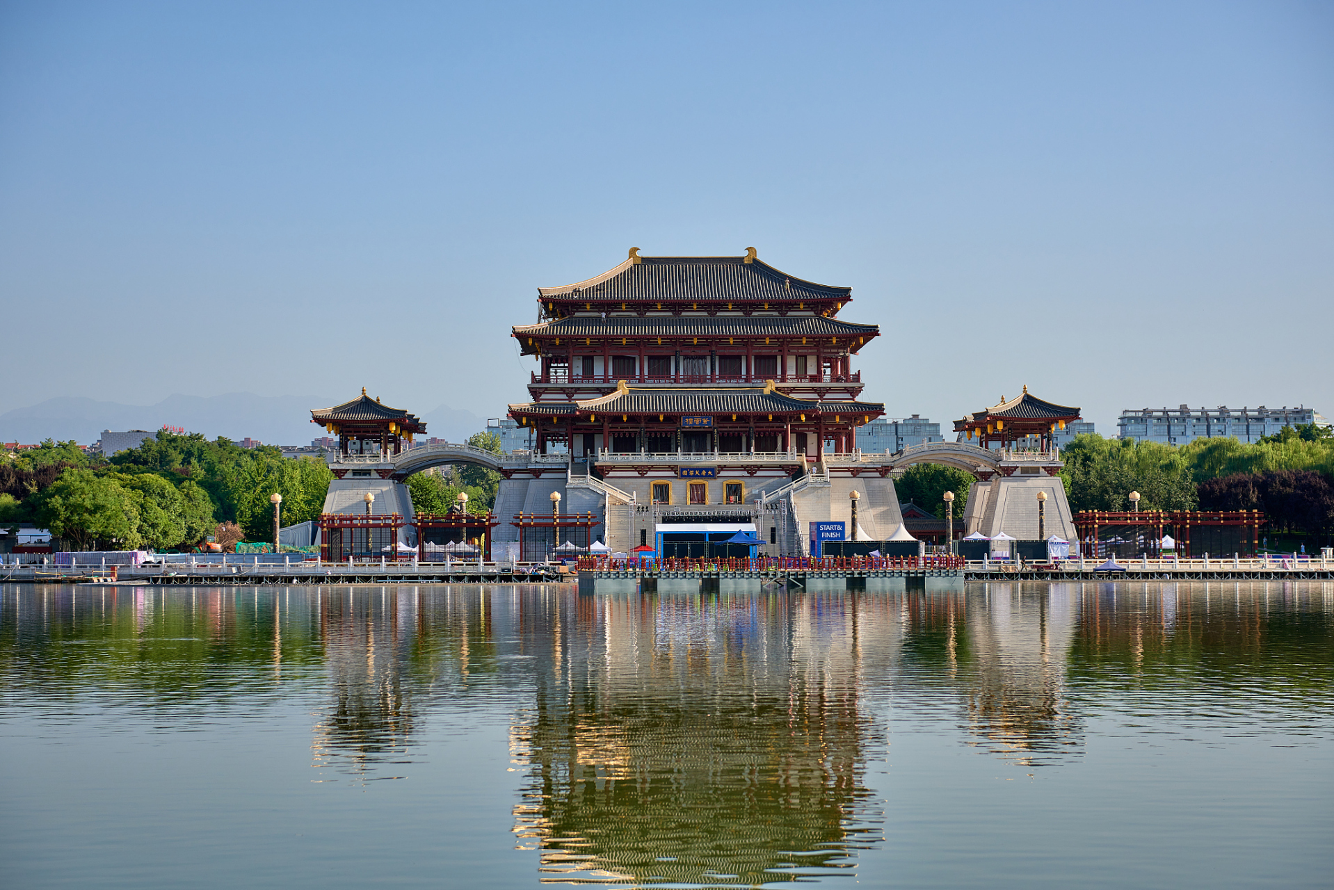 许昌旅游必去的三个景点有:  禹州钧官窑址博物馆:国家aaaa级旅游景区