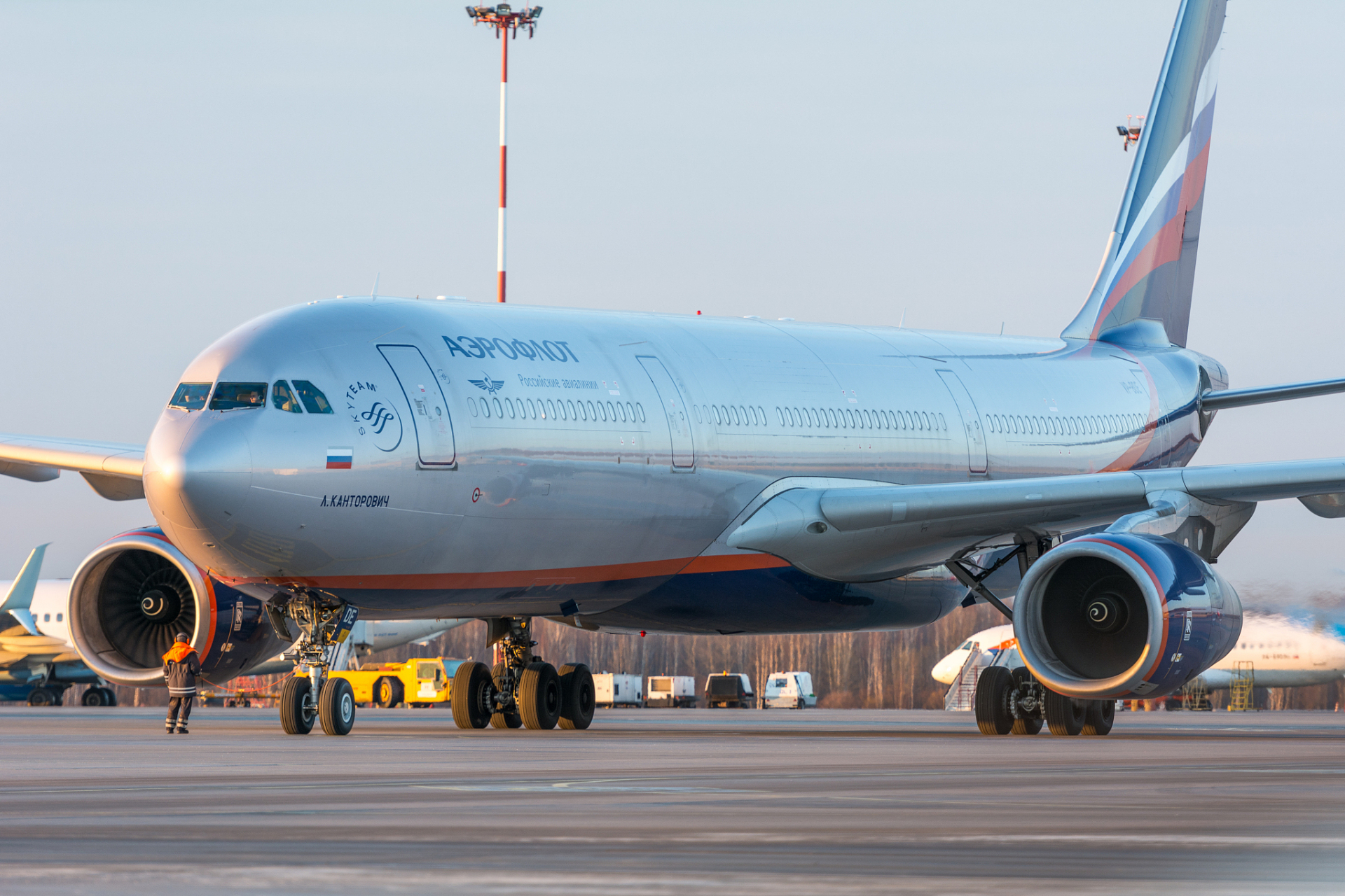 历史今日:空客a330-200首次试飞  1997年8月13日,空中客车集团的a330