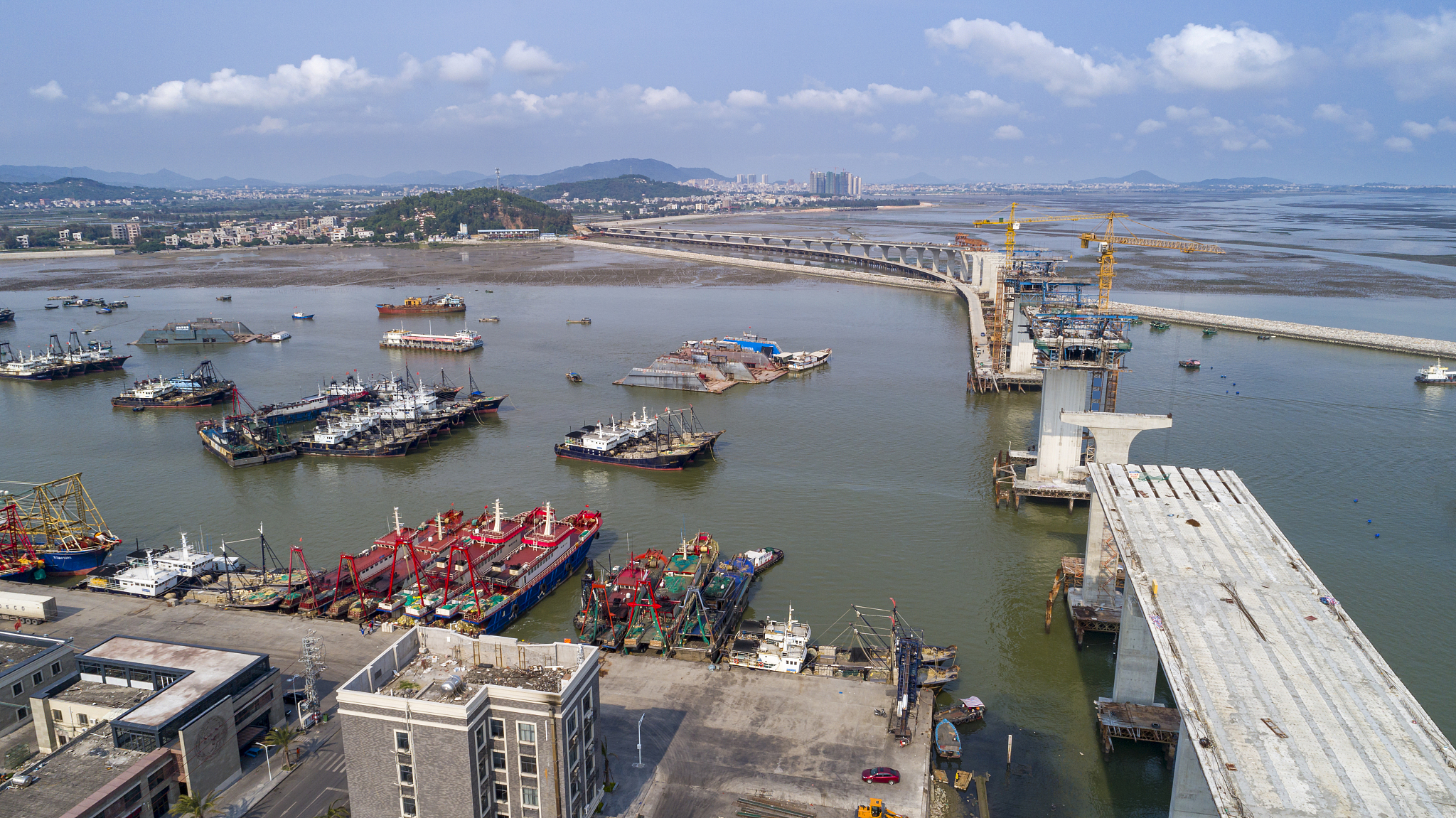 海口秀英港,港口风光与城市景观,欣赏秀英港的繁华与自然