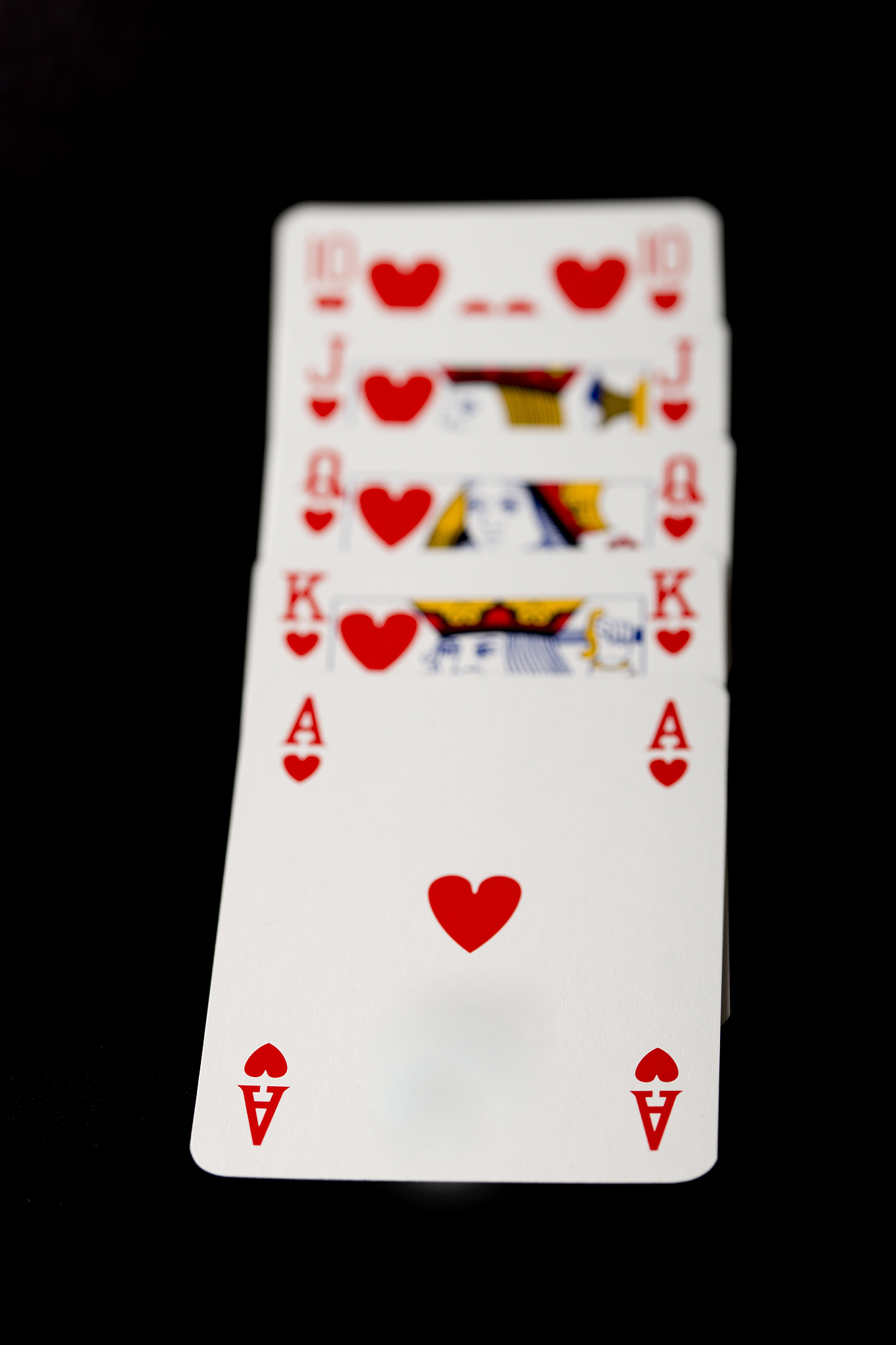 扑克牌玩法"跑得急"  一副扑克牌去掉大小王以1个a和三个二,三人玩