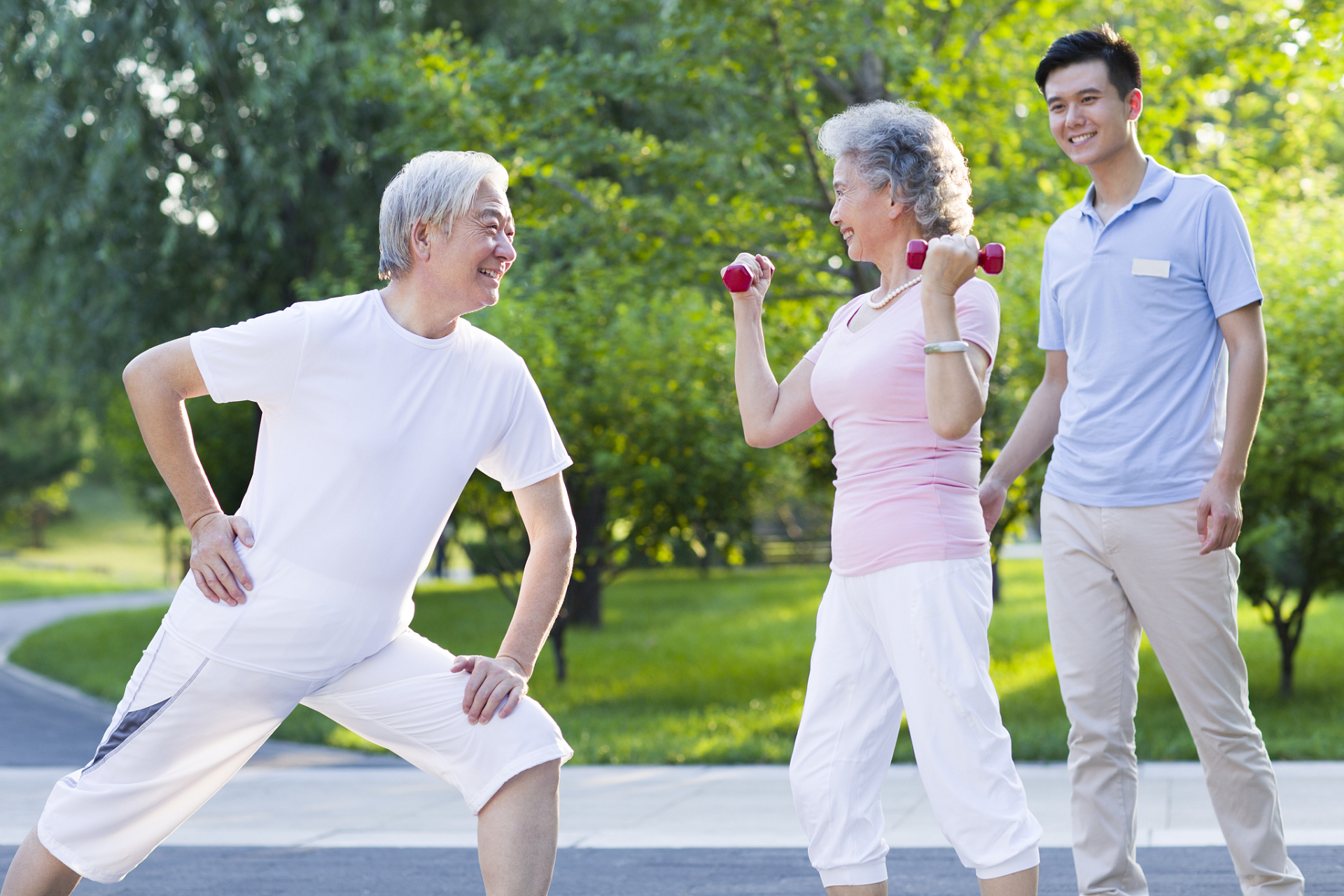 引得大量老年人争相购买!导致上当受骗.