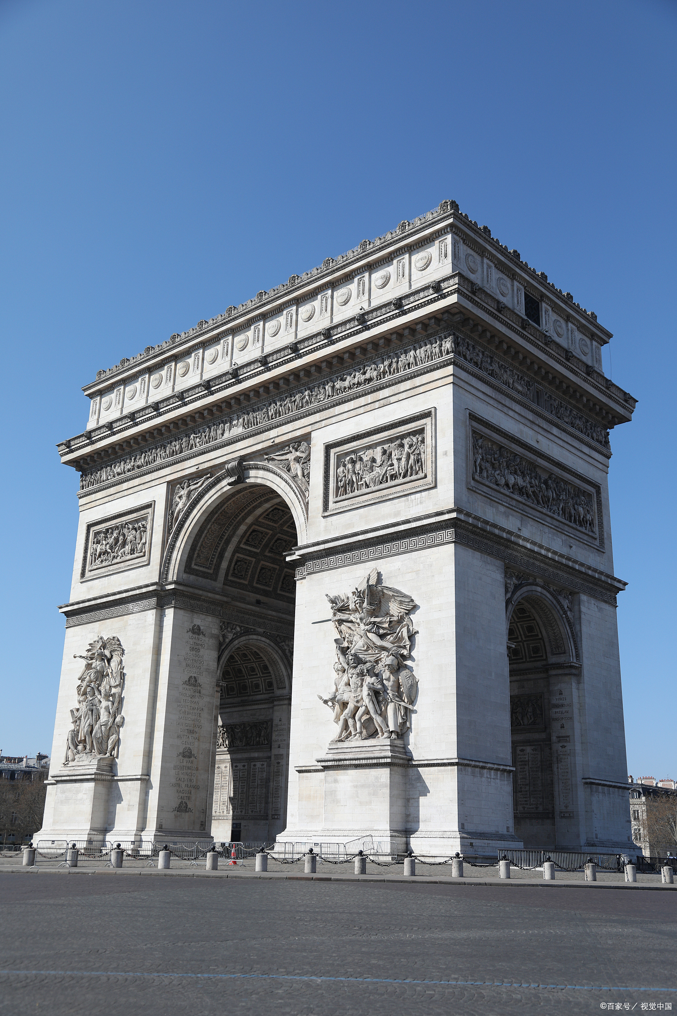 巴黎凯旋门,作为法国国家象征之一,法国四大代表建筑之一以及巴佬市
