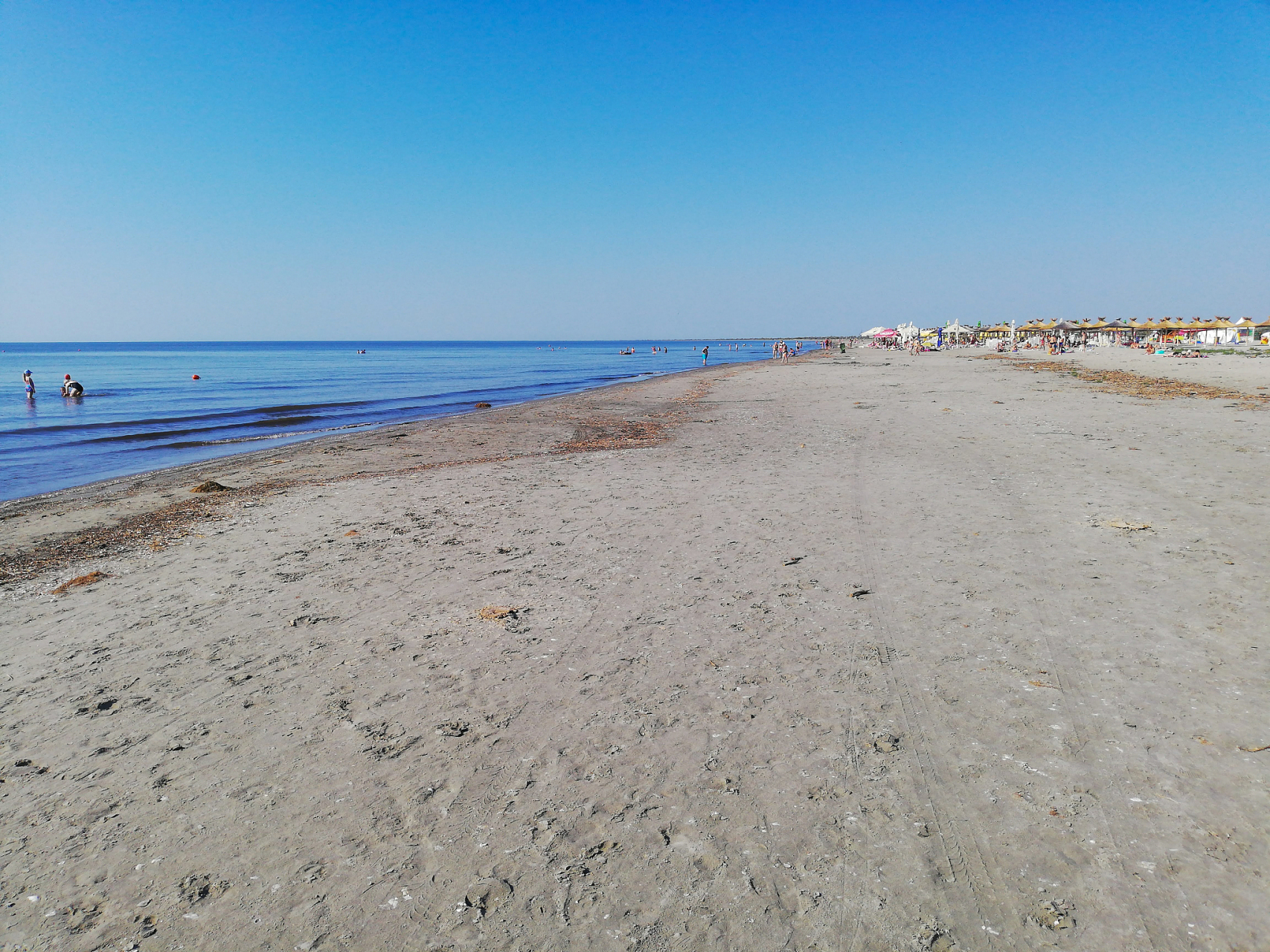 春游白城沙滩,每一颗沙粒都在为我们作证,它们见证了我们踏过的一次次