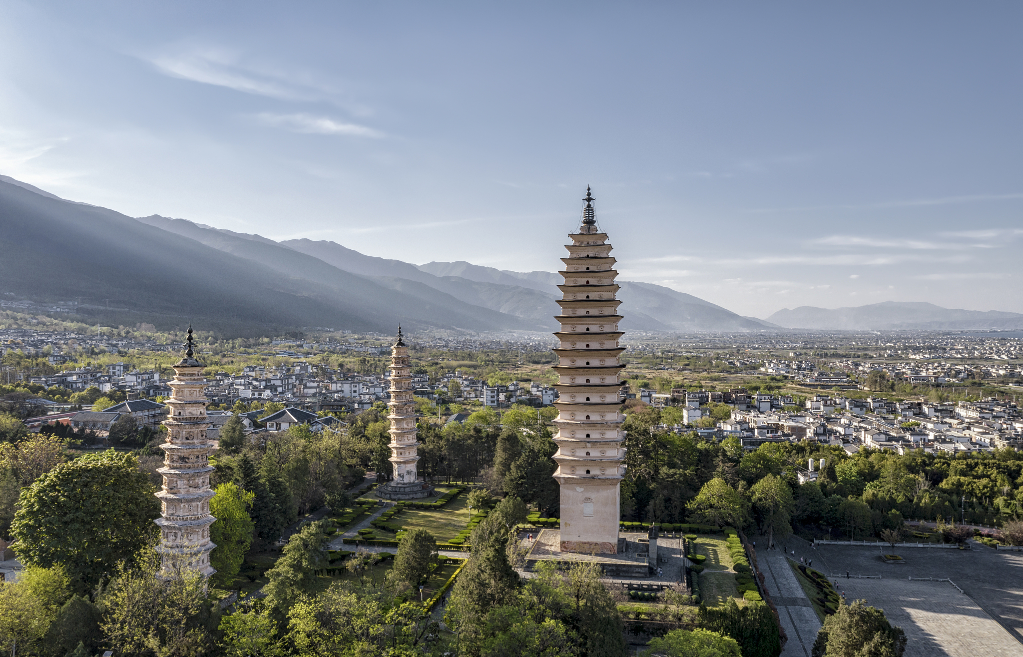 仿佛天地间的神秘馈赠大理人民币上的大理白塔大理白塔云南大理的秋天