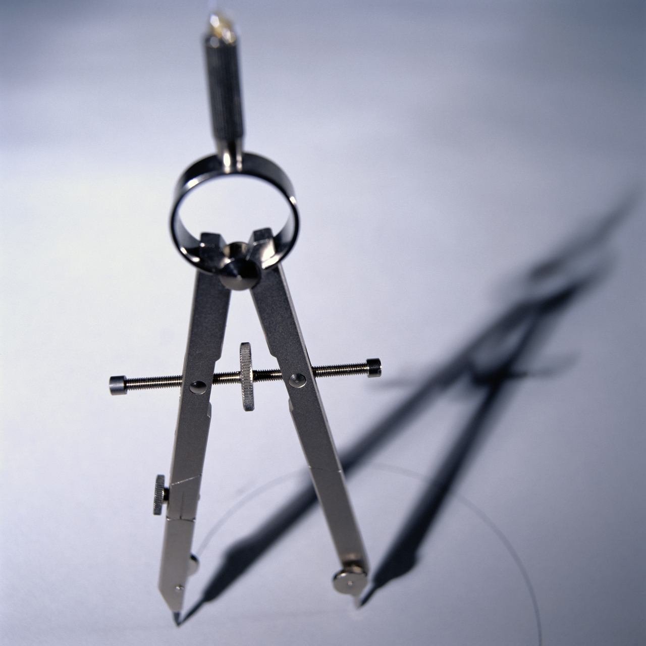 我对鲁迅说杨二嫂是 "细脚伶仃"的圆规,印象特别深