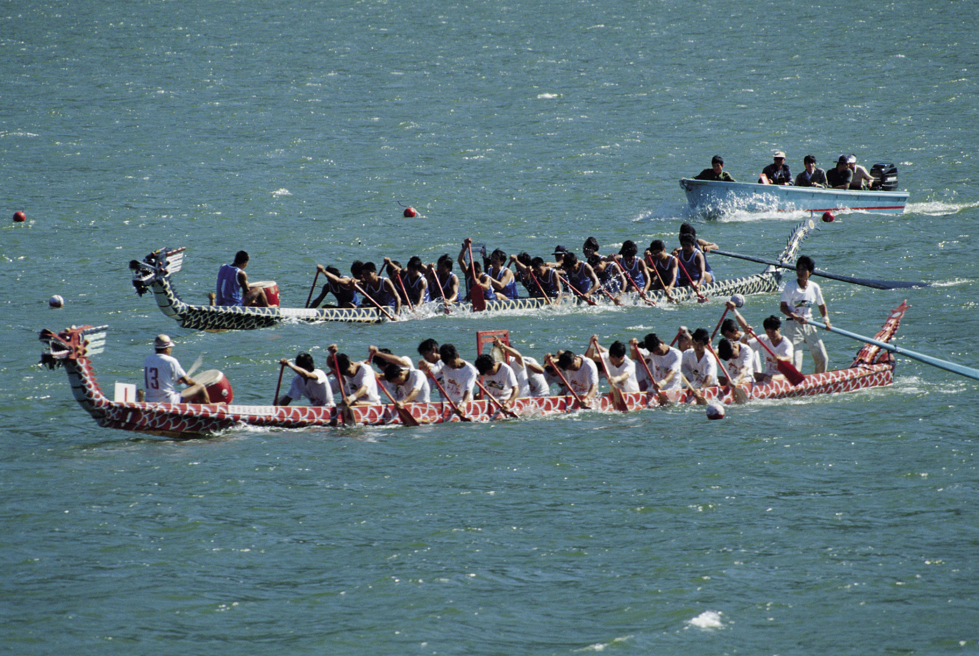 因未经报备许可,擅自组织人员在村居河道进行民间划龙舟行为,温州瑞安