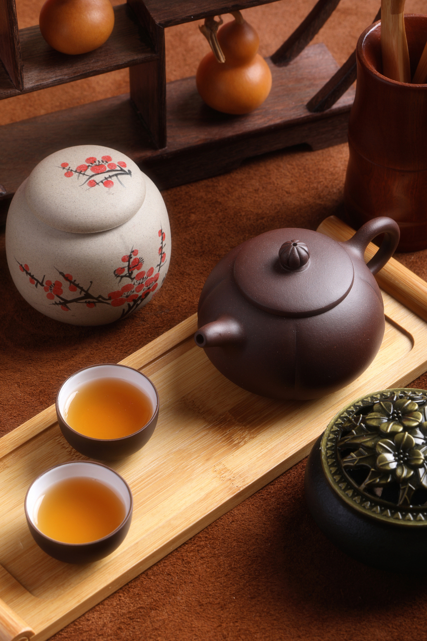 荣乐茶具:以中国传统吉祥图案为装饰,典雅大方,尽显东方韵味.