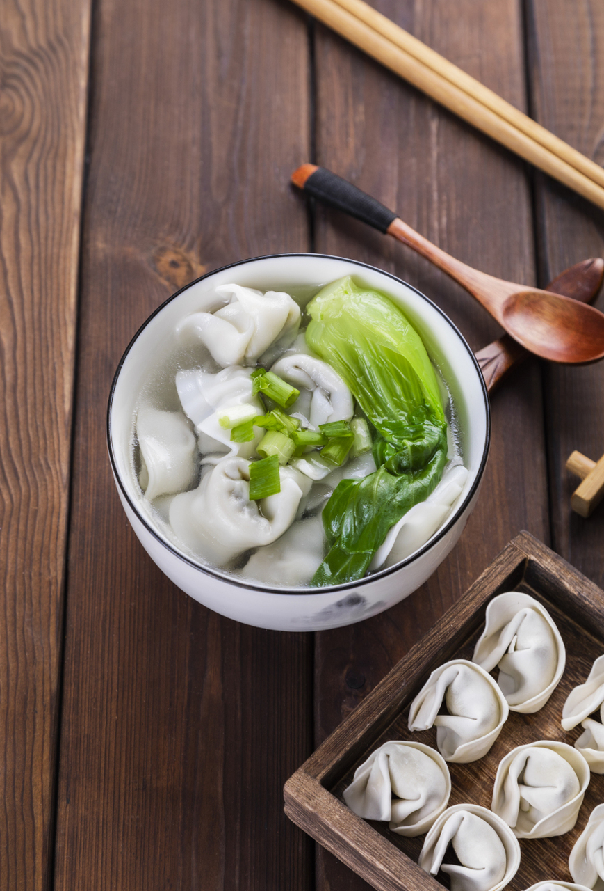 一碗热腾腾的荠菜猪肉馄饨,让春天的午后更加惬意.#春日美食# #汤品