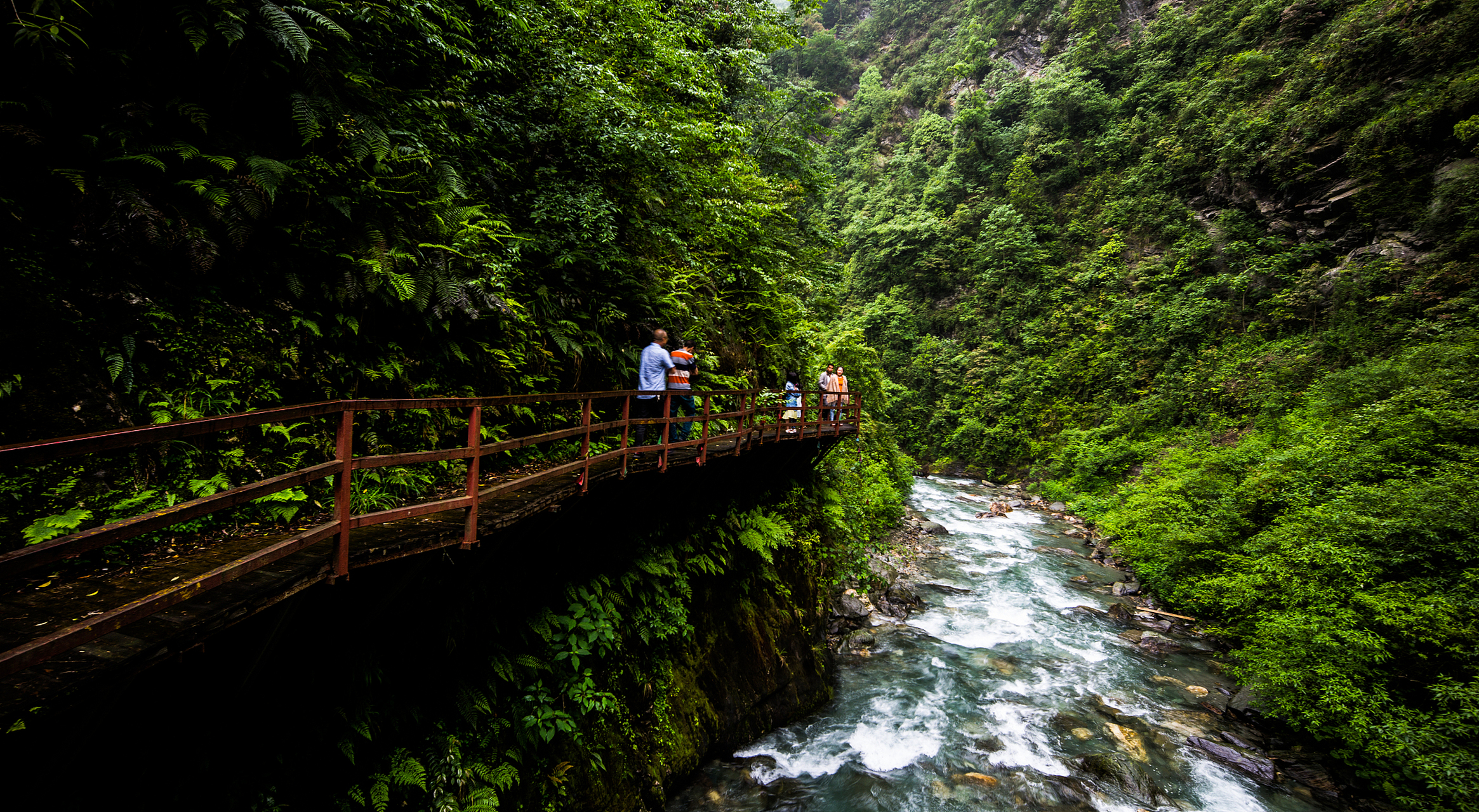 米仓山大峡谷,位于四川省南充市仪陇县境内,是一处以峡谷为主的自然
