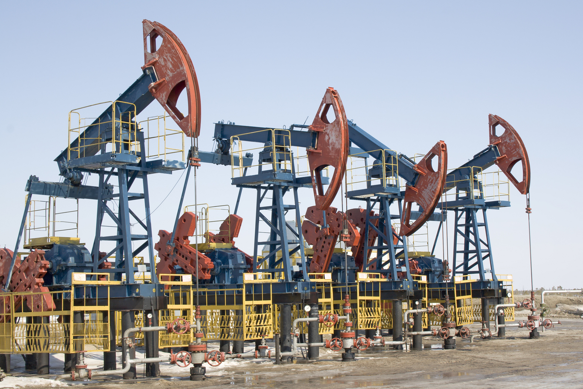 为什么中东大量开采石油,地下采空也不会塌陷?