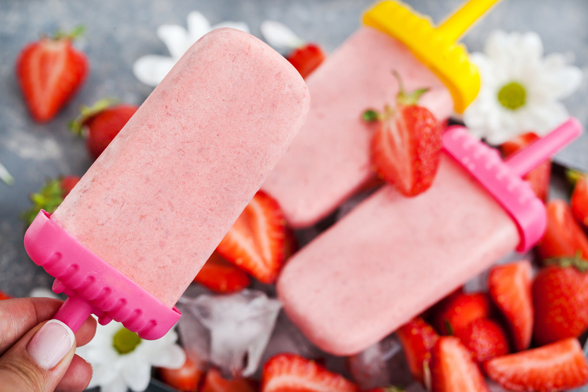 最近,一款韩式泡泡雪泥雪糕引起了争议,因为它的包装看起来像避孕套.