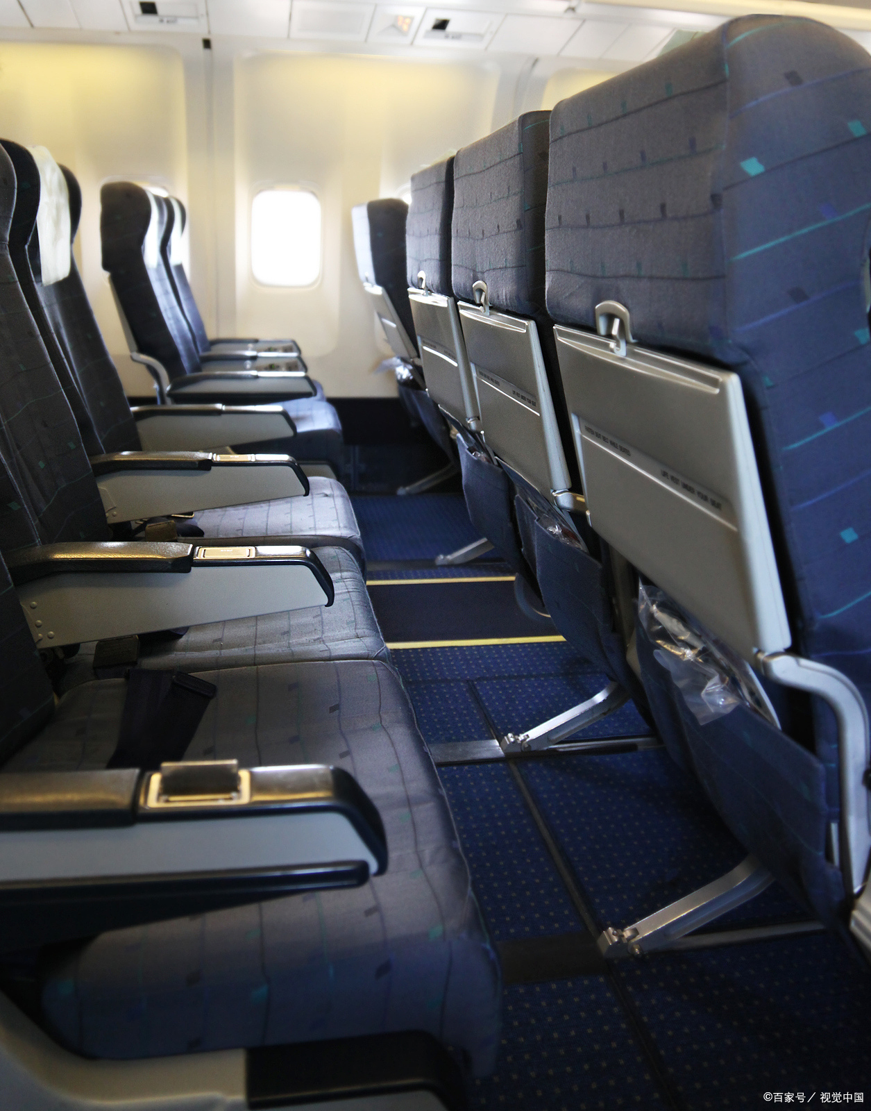 护肤品和化妆品是可以带上飞机的,但需遵守特定的规定