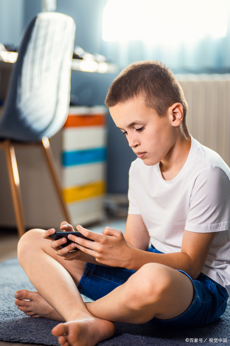 盐城出现13岁少年弑母事件,据媒体说是因为母亲不让他玩手机